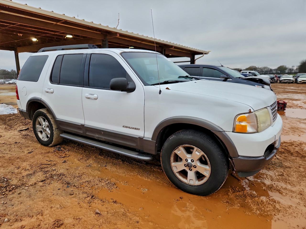 2005 Ford Explorer Xlt White vin: 1FMZU63W95UA77184