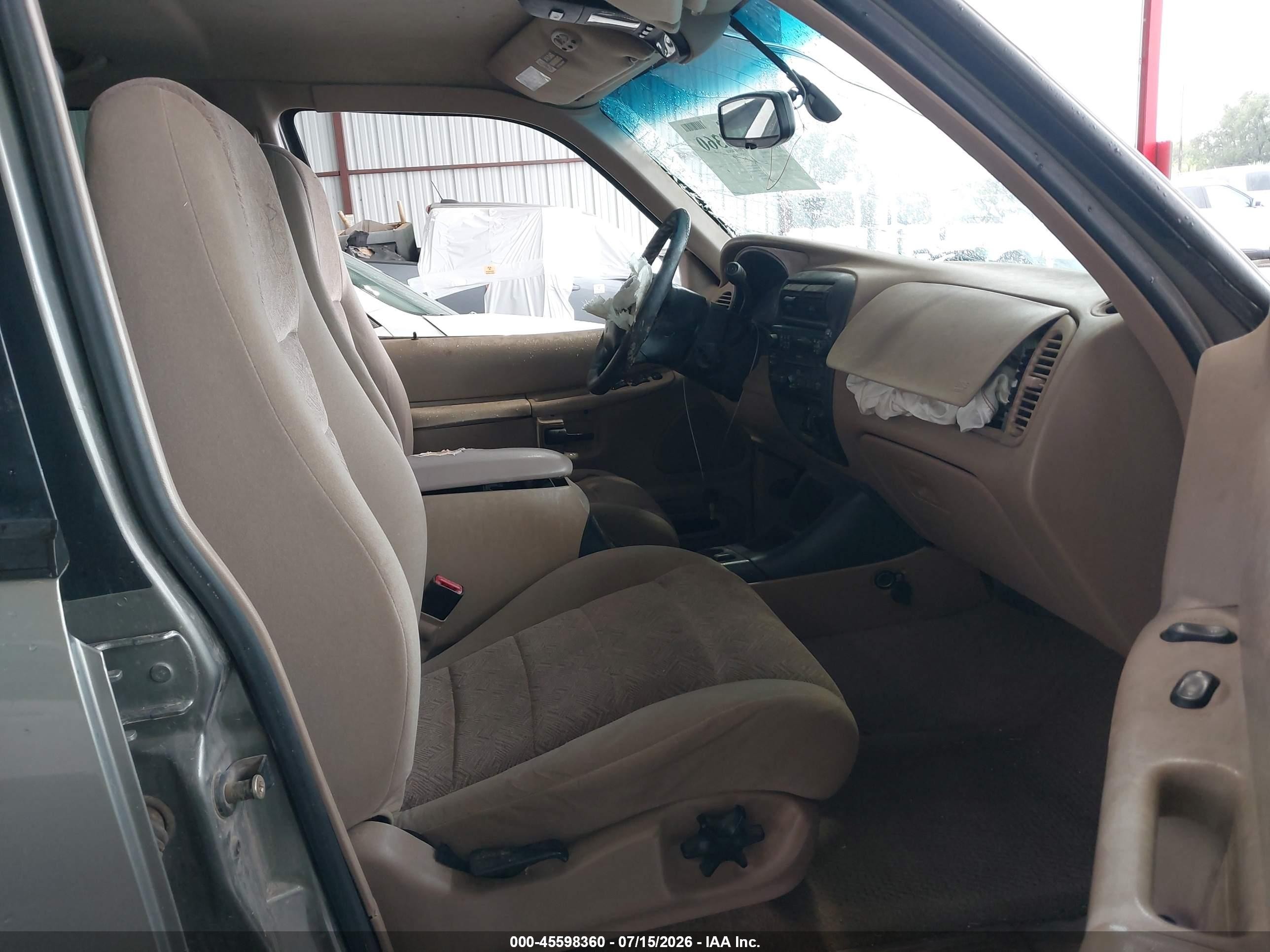 2000 Ford Explorer Xlt Beige vin: 1FMZU63X6YZC45296