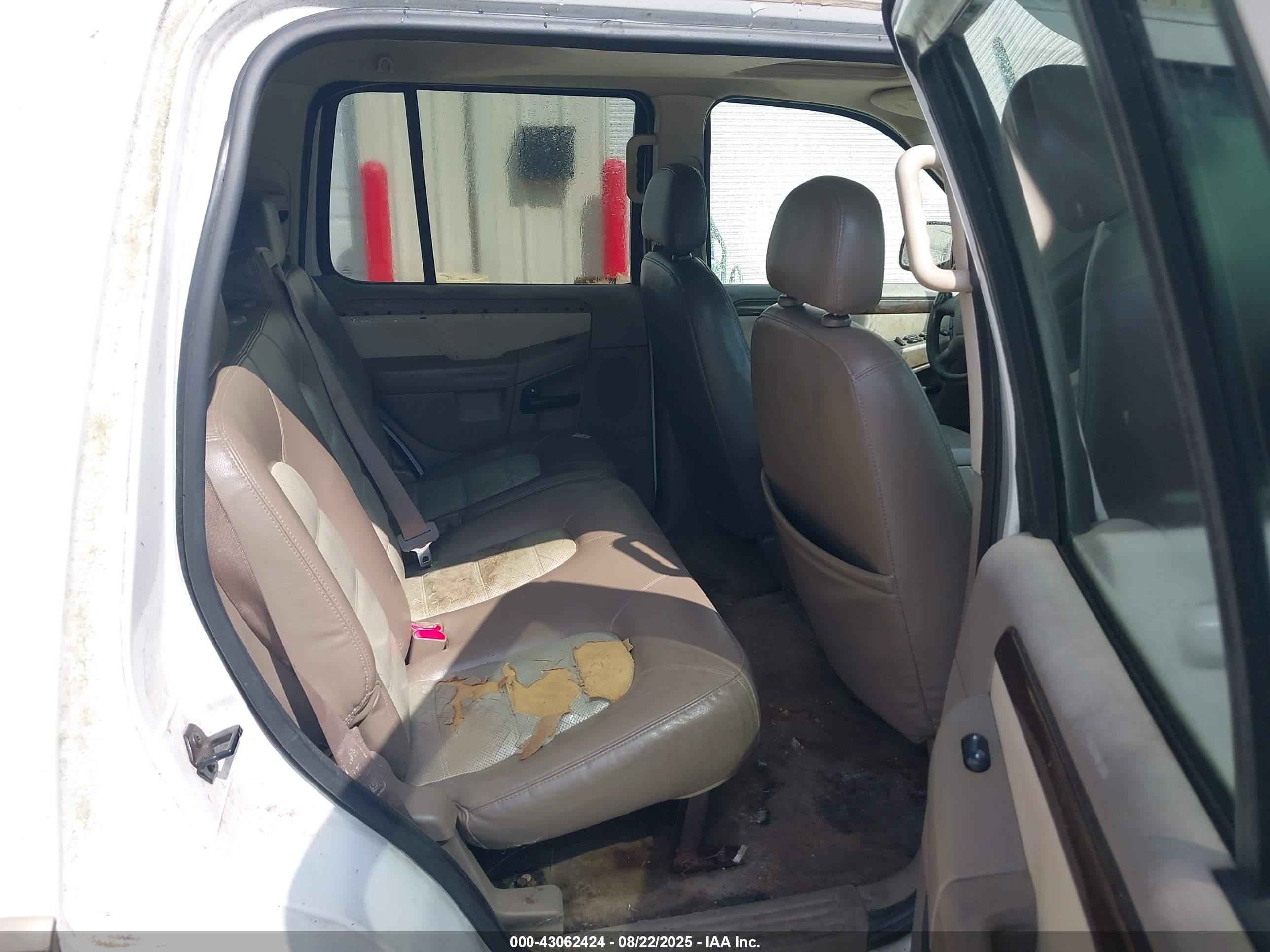 2003 Ford Explorer Eddie Bauer White vin: 1FMZU64K03UB45672