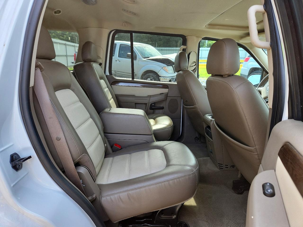 2005 Ford Explorer Eddie Bauer White vin: 1FMZU64K55UA90283