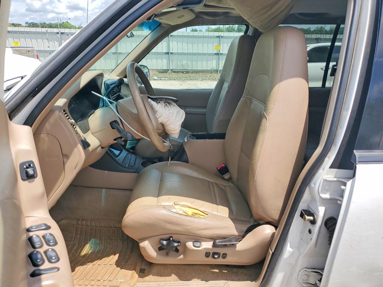 2001 Ford Explorer Eddie Bauer White vin: 1FMZU64P01ZA36351