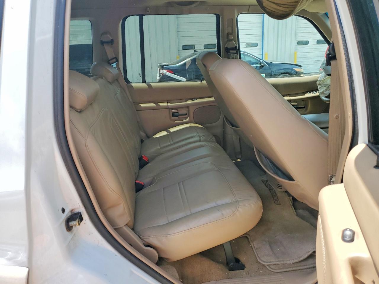 2001 Ford Explorer Eddie Bauer White vin: 1FMZU64P01ZA36351