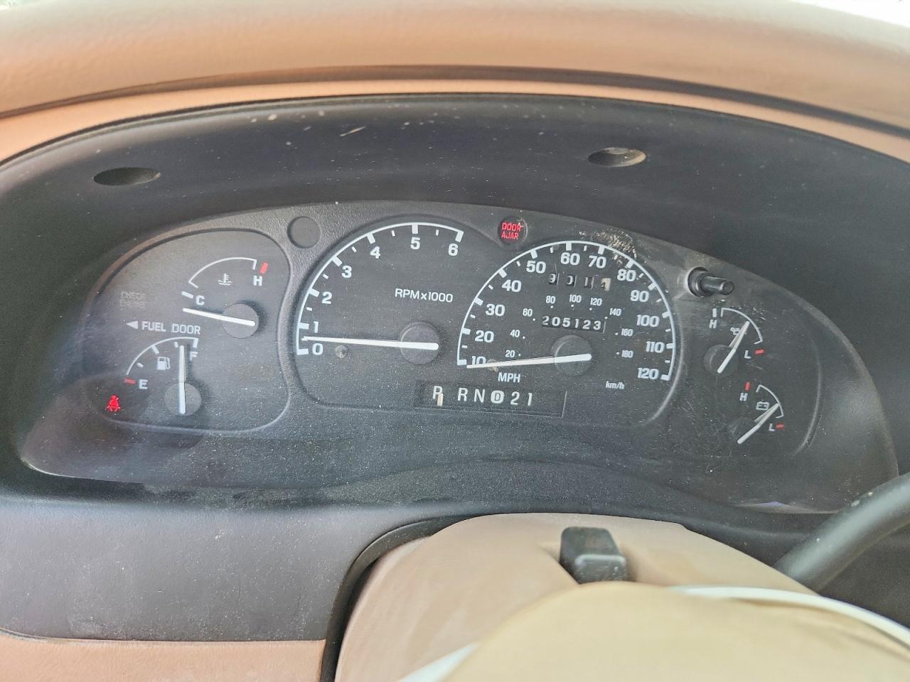 2000 Ford Explorer Eddie Bauer Белый vin: 1FMZU64P6YUB30936