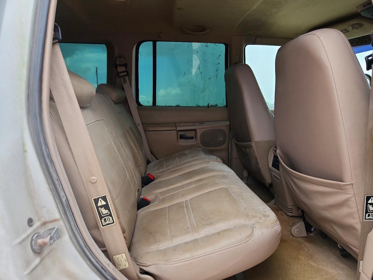 2000 Ford Explorer Eddie Bauer Белый vin: 1FMZU64P6YUB30936