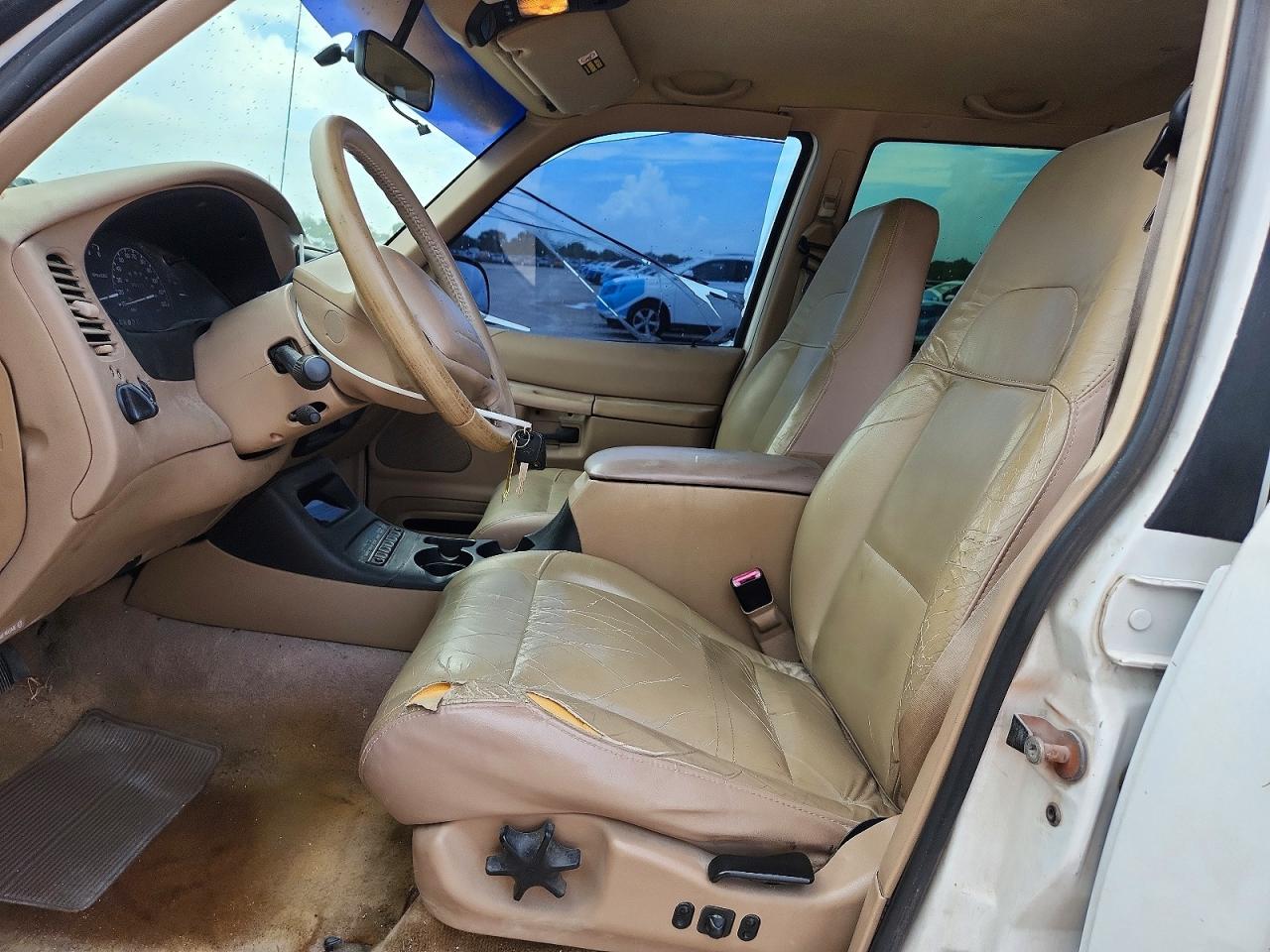 2000 Ford Explorer Eddie Bauer Белый vin: 1FMZU64P6YUB30936