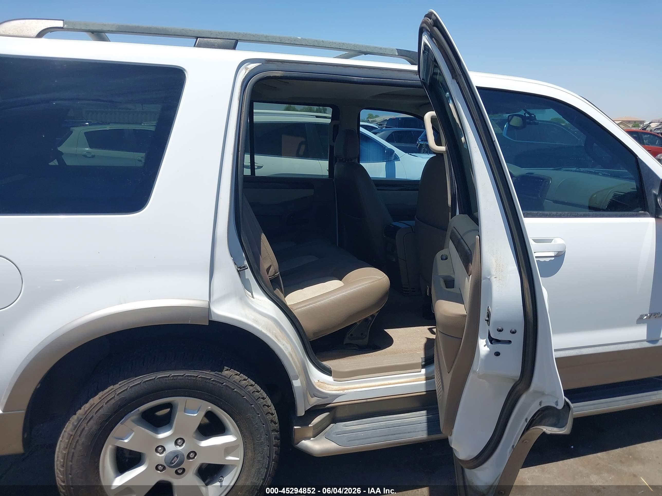 2004 Ford Explorer Eddie Bauer White vin: 1FMZU64W04UB18654