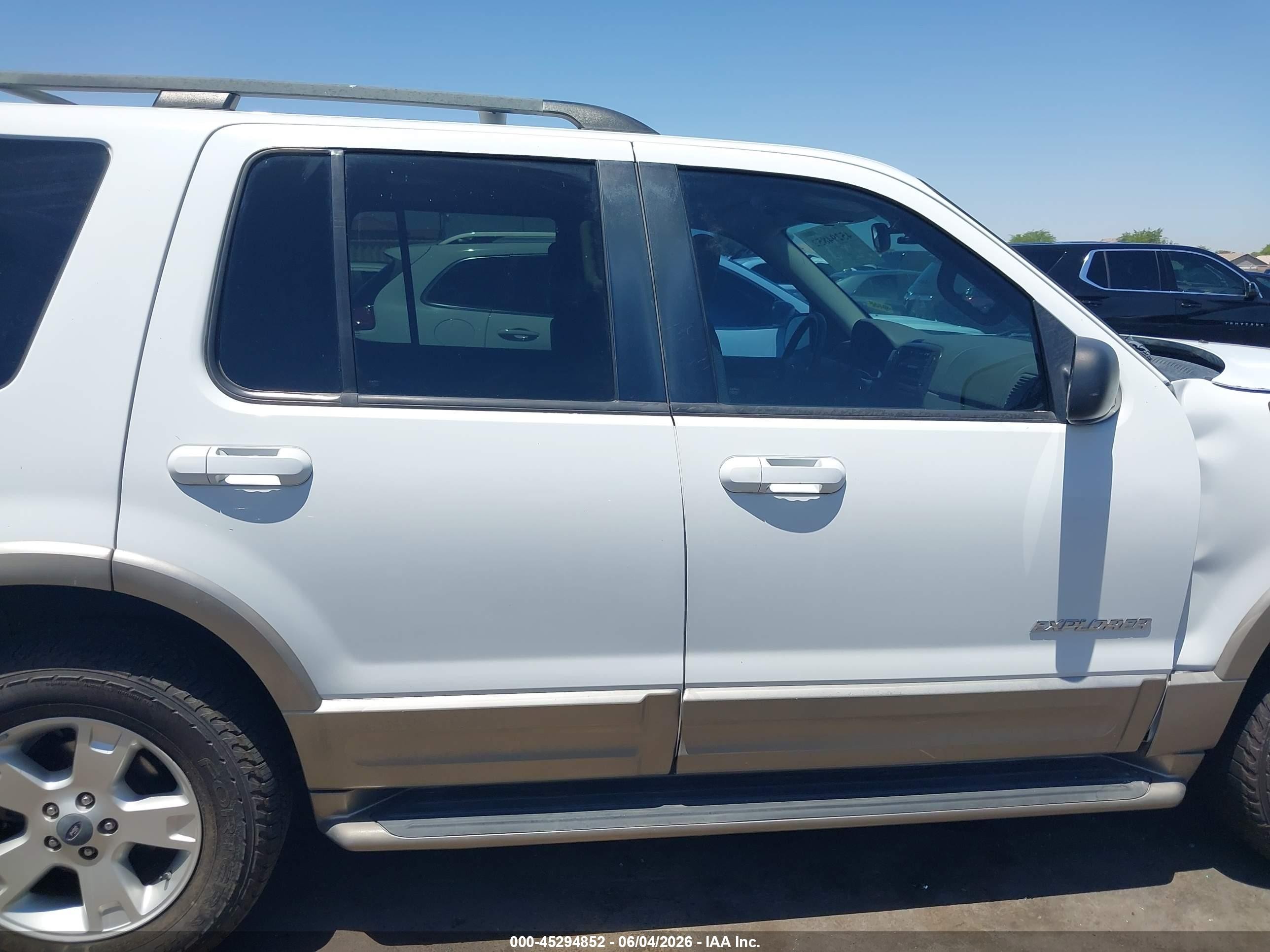 2004 Ford Explorer Eddie Bauer White vin: 1FMZU64W04UB18654