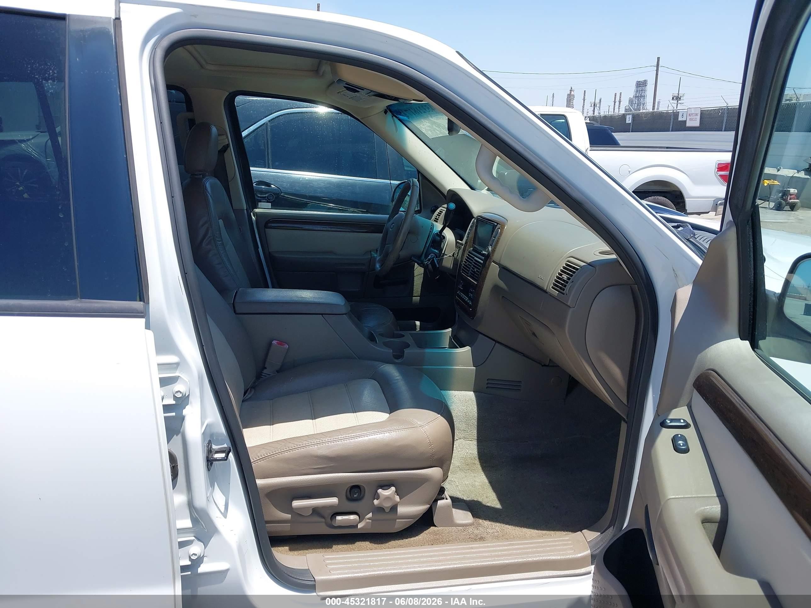 2004 Ford Explorer Eddie Bauer White vin: 1FMZU64W44UB50684