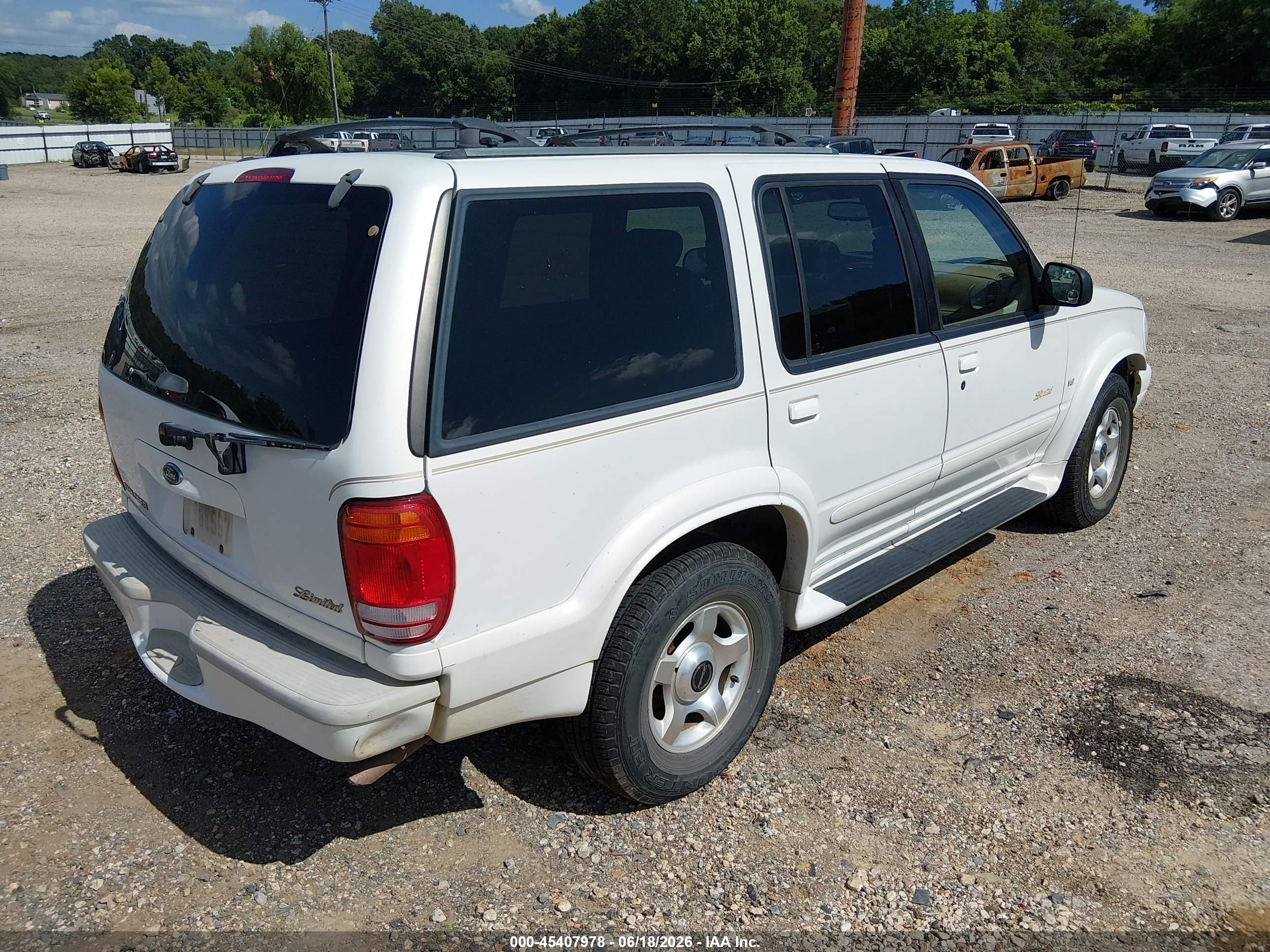 2001 Ford Explorer Limited White vin: 1FMZU65P21ZA70645