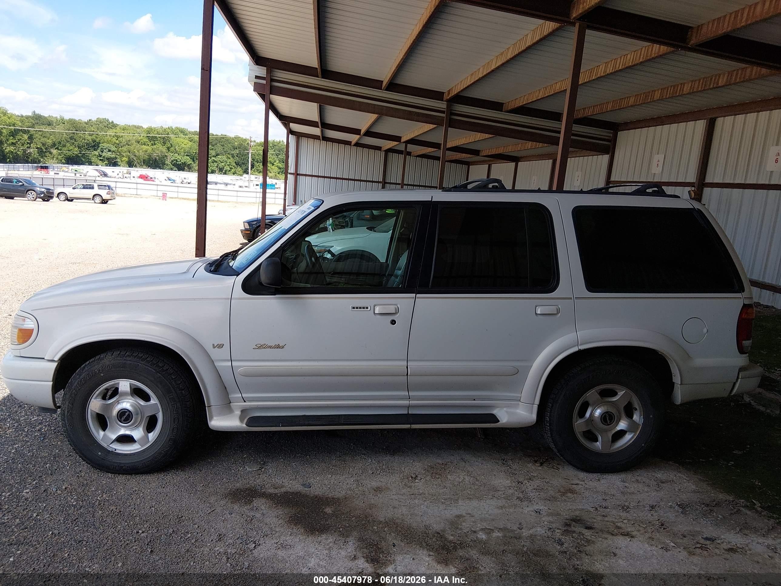 2001 Ford Explorer Limited White vin: 1FMZU65P21ZA70645