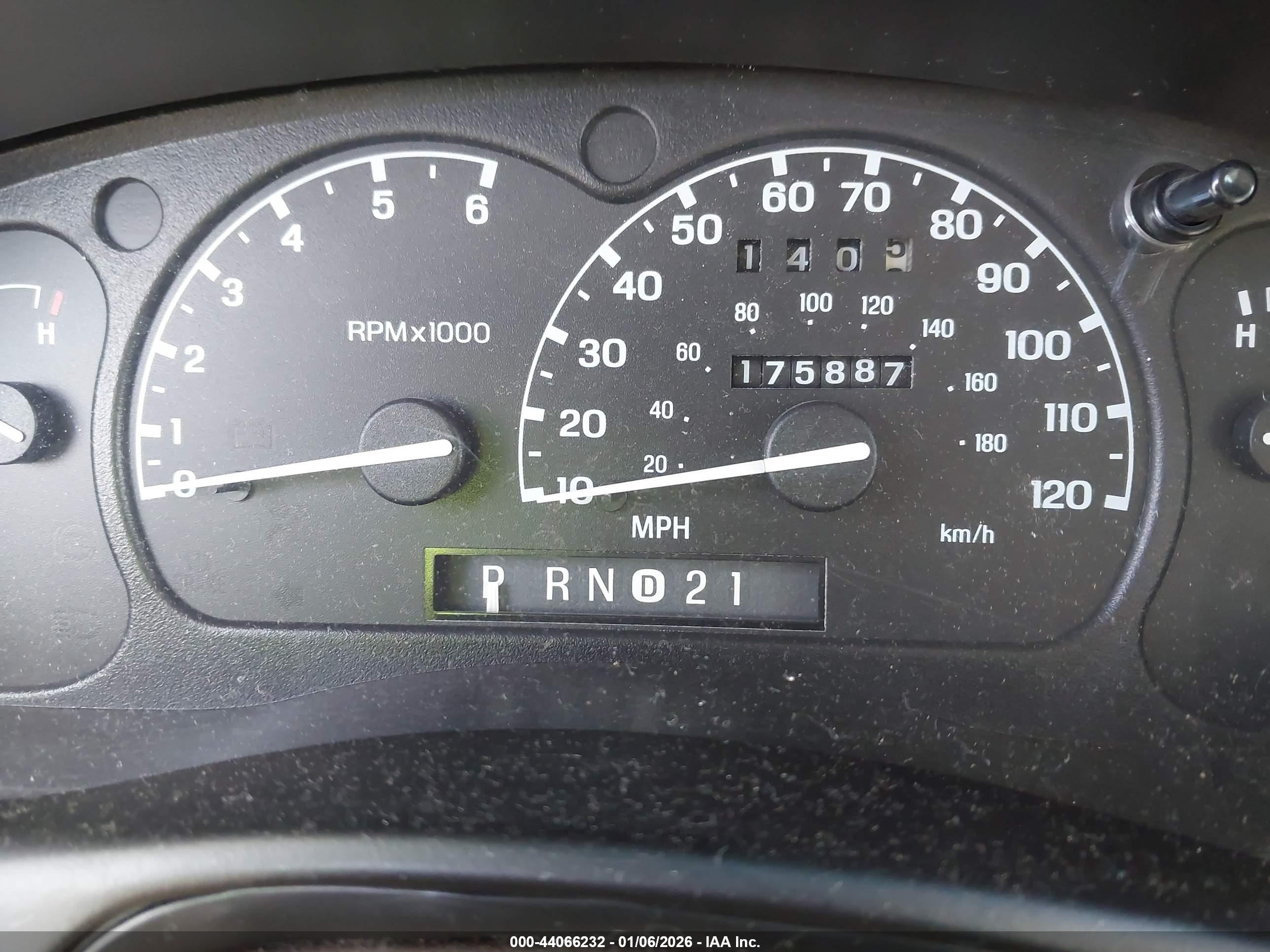 2000 Ford Explorer Limited White vin: 1FMZU65P9YZC36895