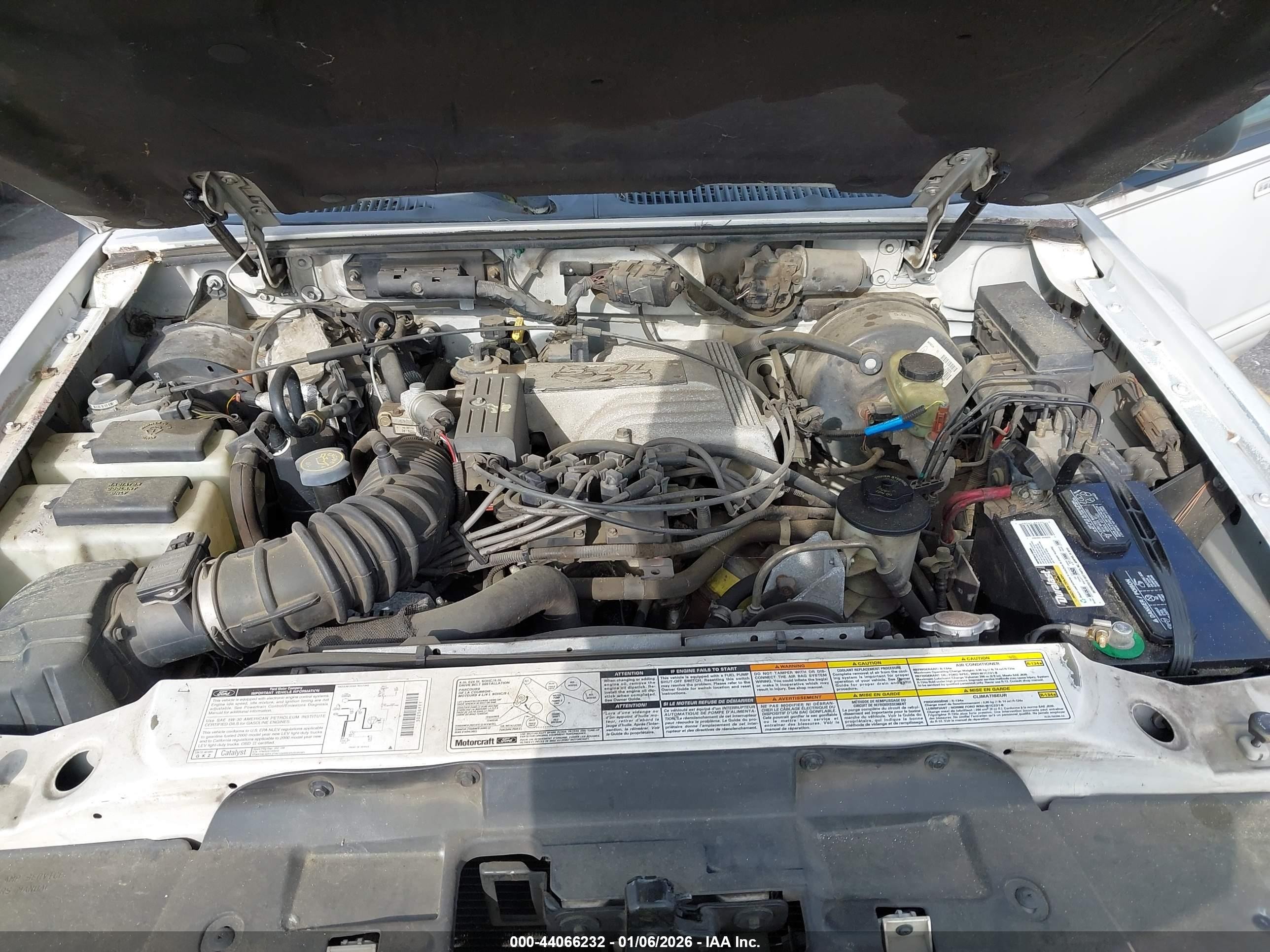 2000 Ford Explorer Limited White vin: 1FMZU65P9YZC36895