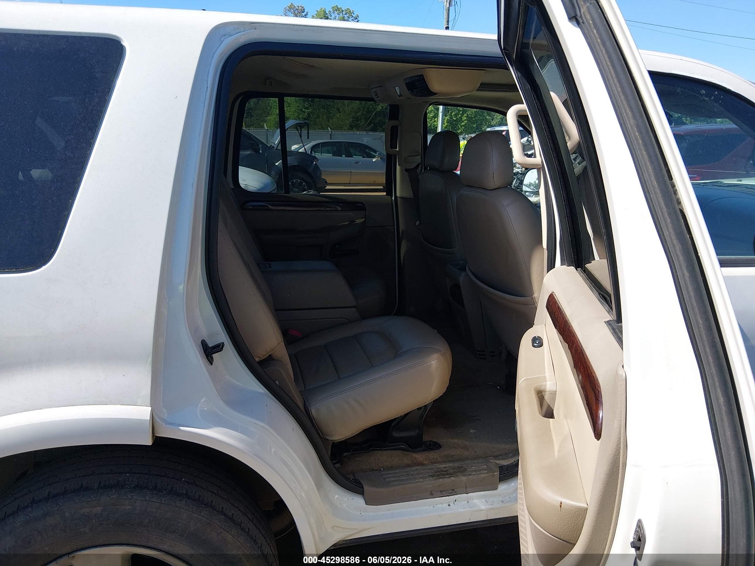 2004 Ford Explorer Limited White vin: 1FMZU65W24ZB21301