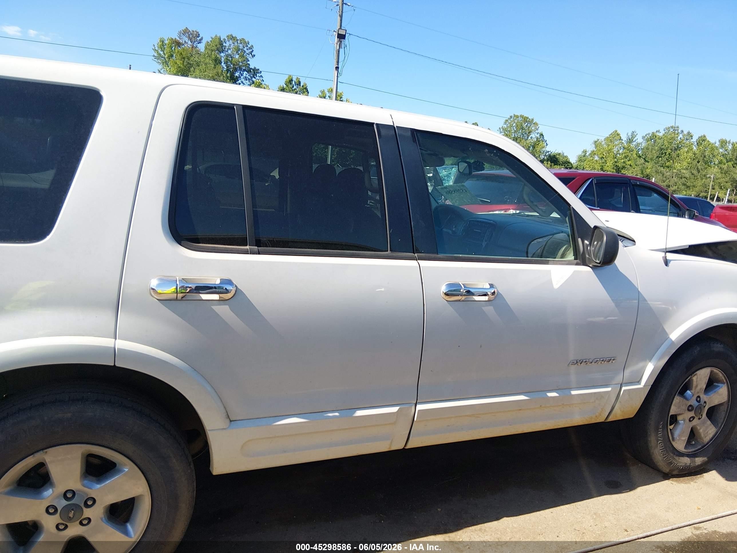 2004 Ford Explorer Limited White vin: 1FMZU65W24ZB21301