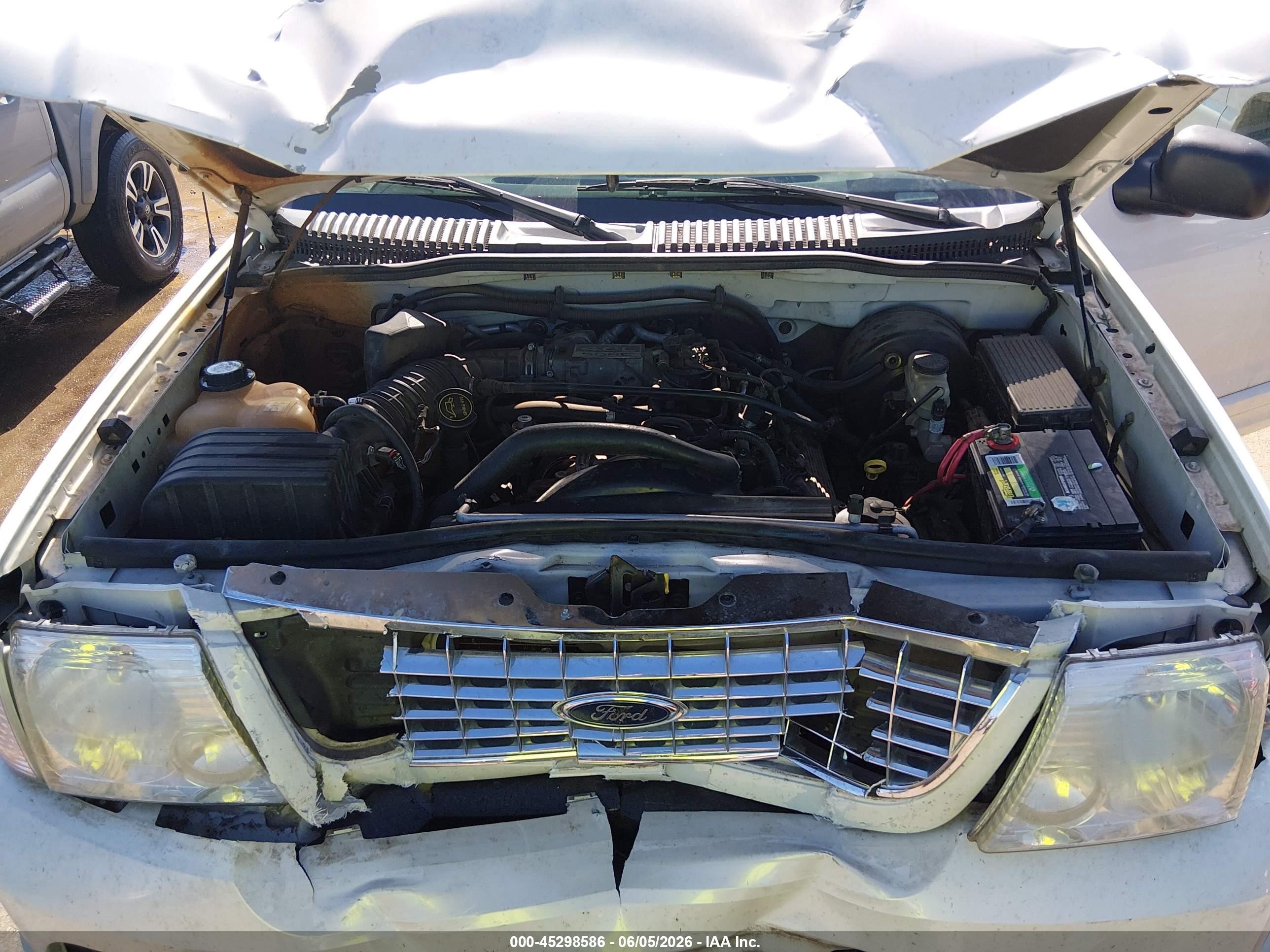 2004 Ford Explorer Limited White vin: 1FMZU65W24ZB21301
