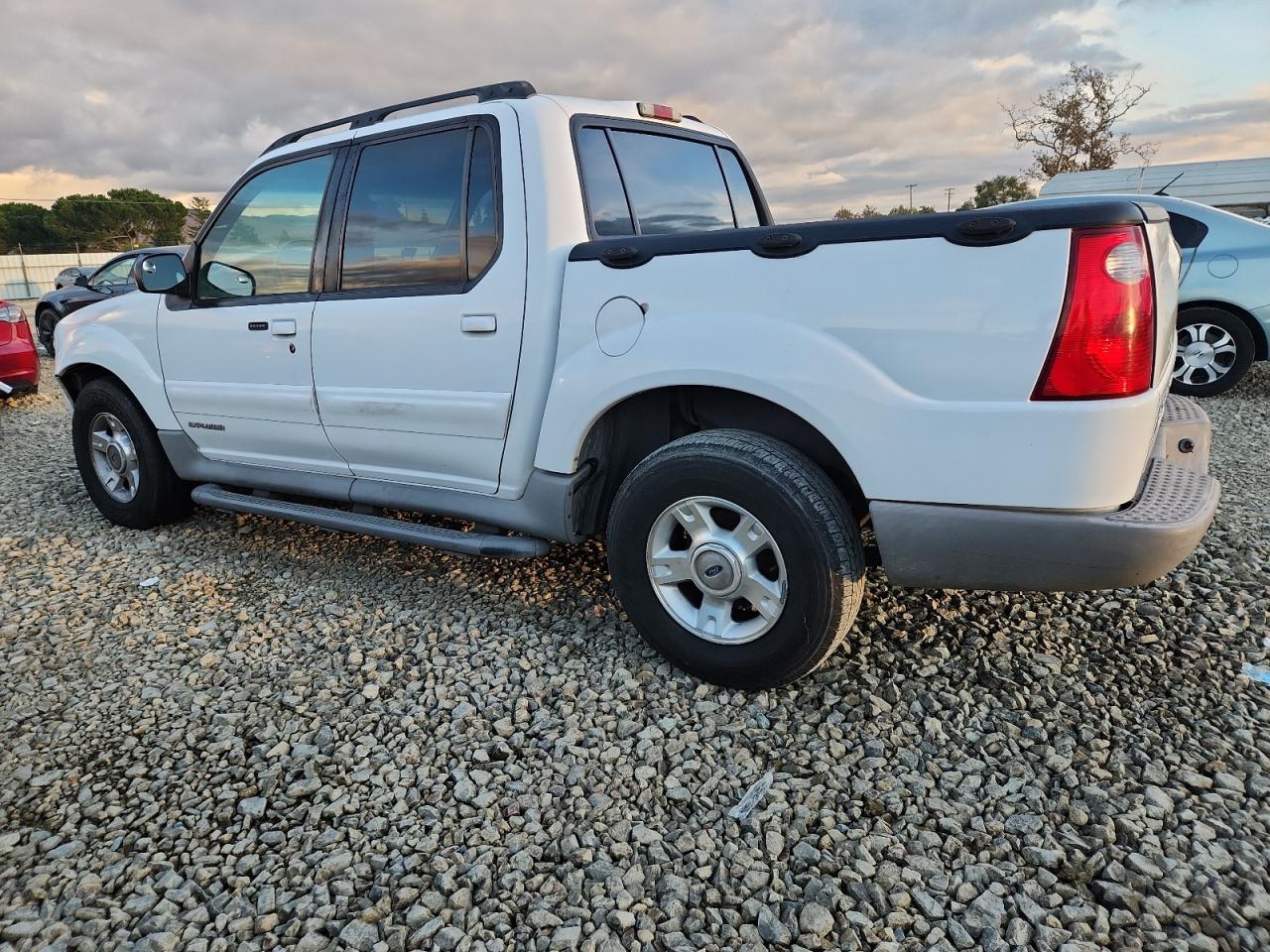 2001 Ford Explorer Sport Trac Белый vin: 1FMZU67E01UB37820