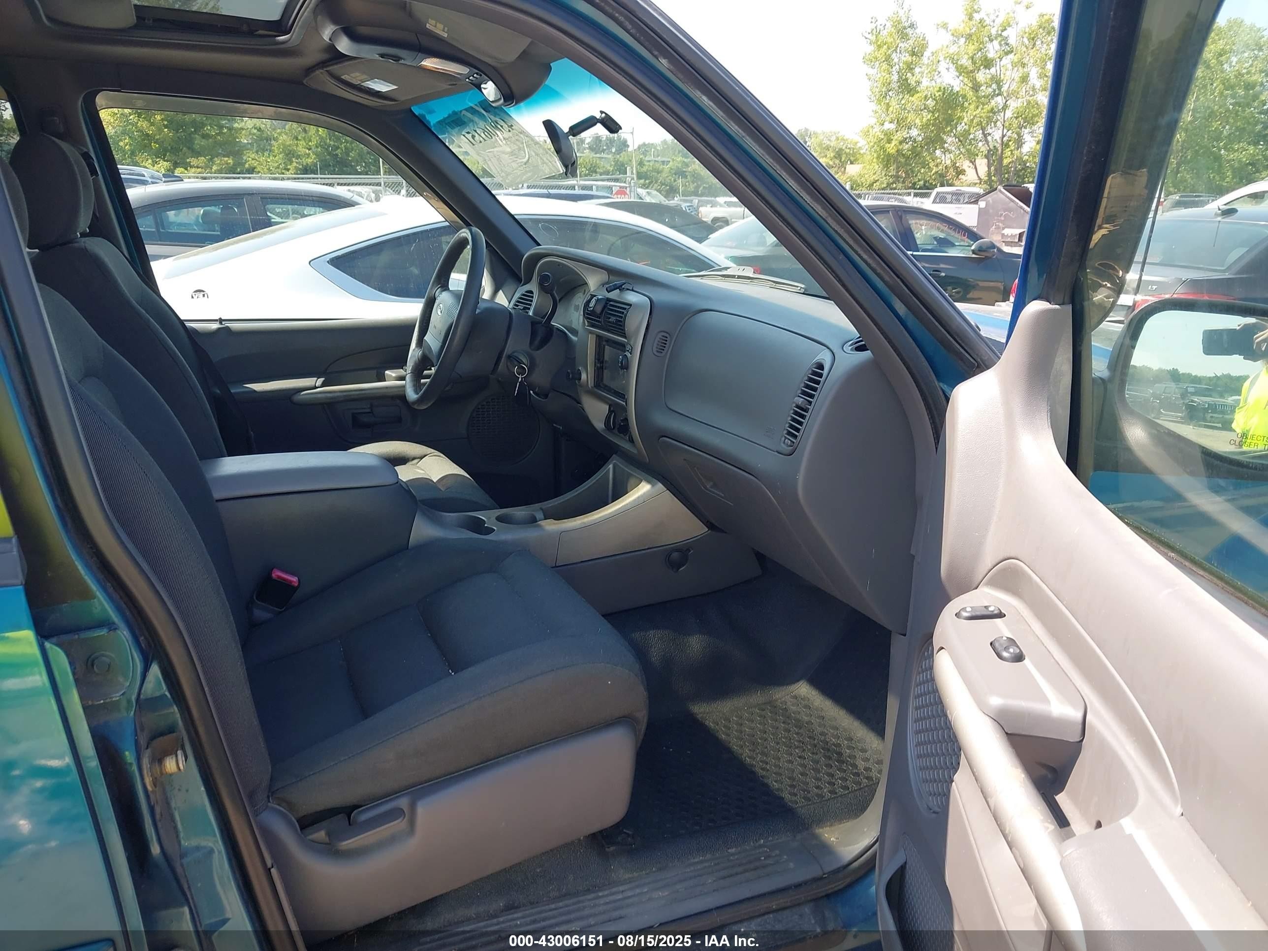 2001 Ford Explorer Sport Trac   Синий vin: 1FMZU67E01UB58134