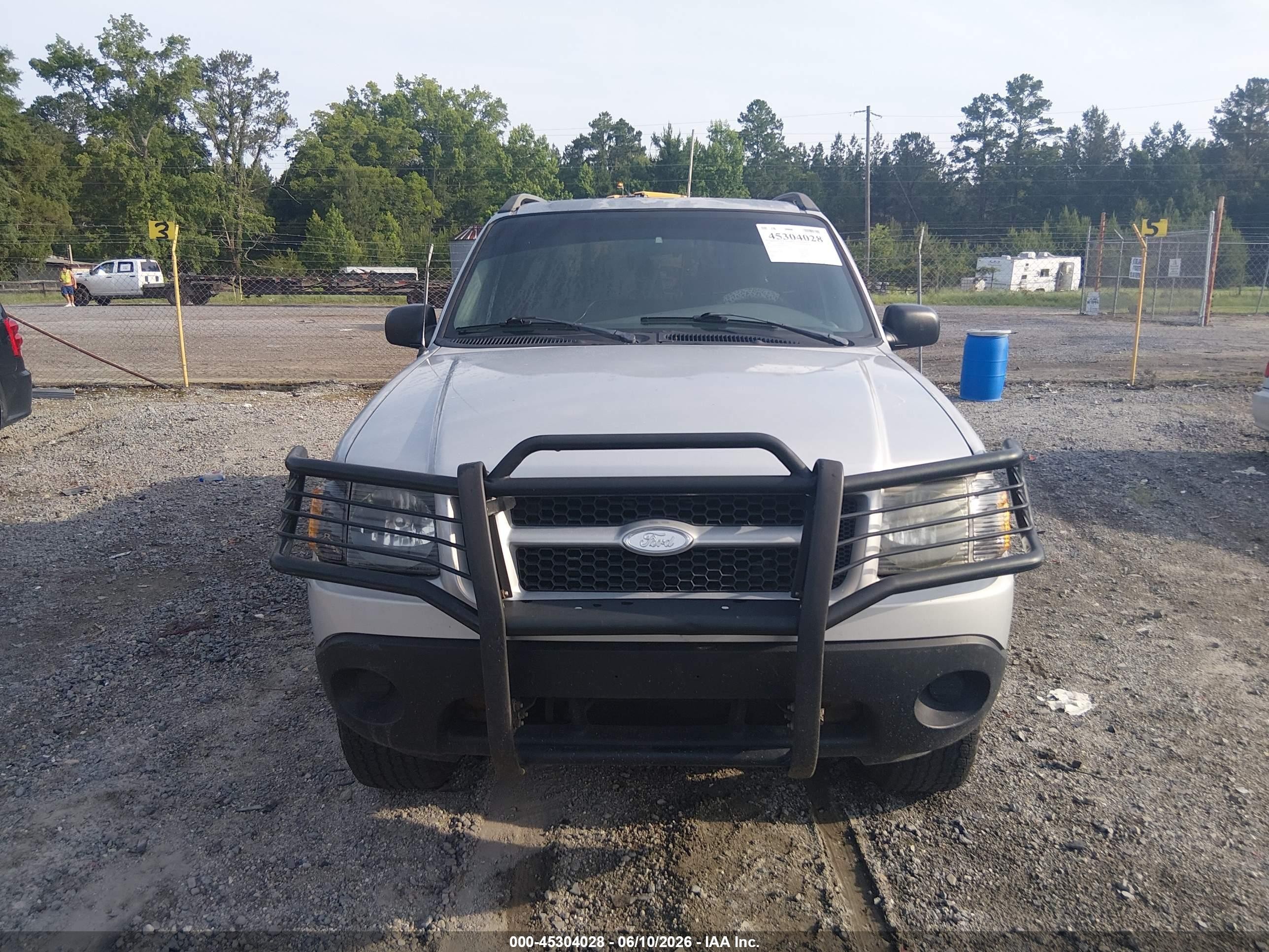 2001 Ford Explorer Sport Trac   Gray vin: 1FMZU67E01UB95930