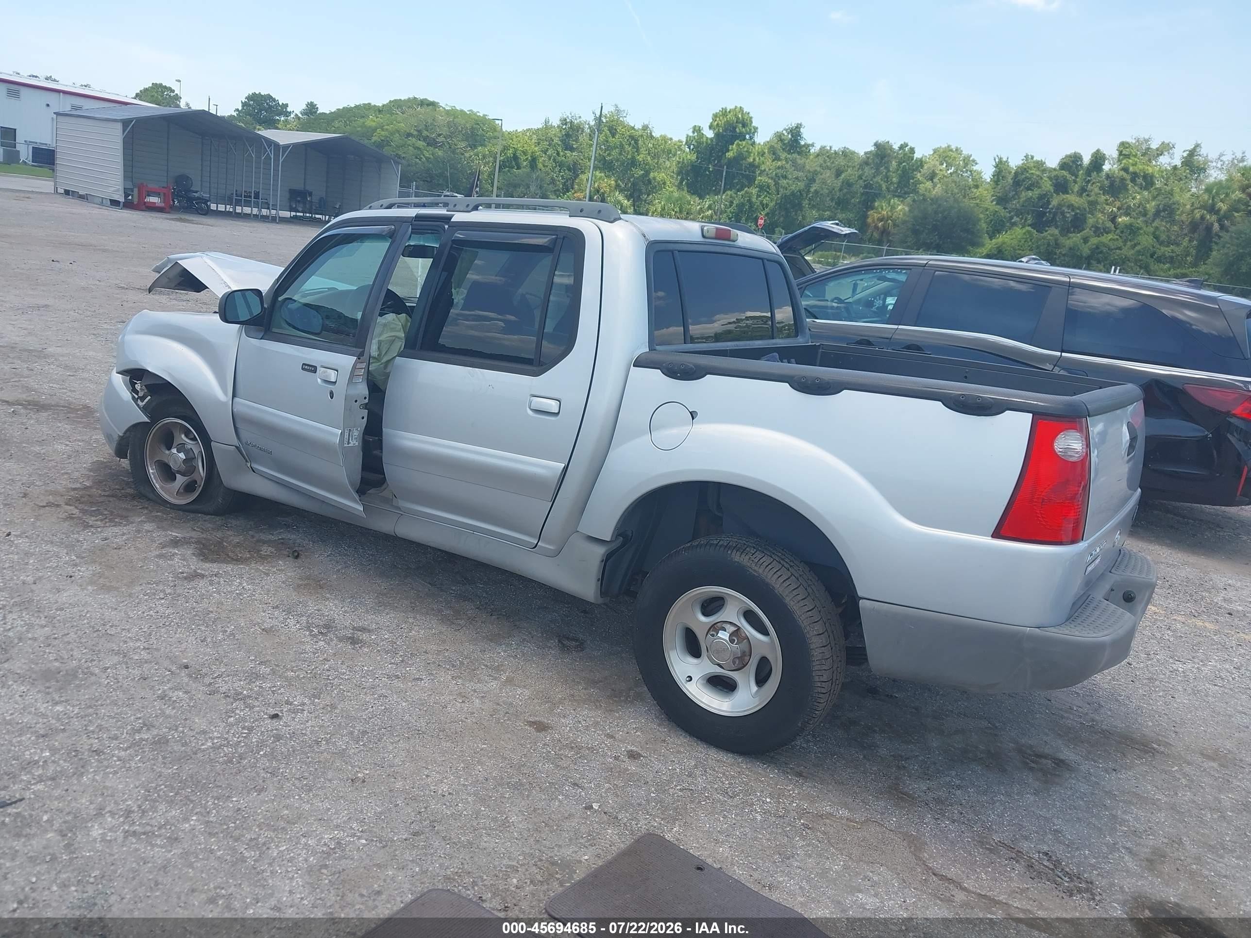 2002 Ford Explorer Sport Trac   Silver vin: 1FMZU67E02UB26530