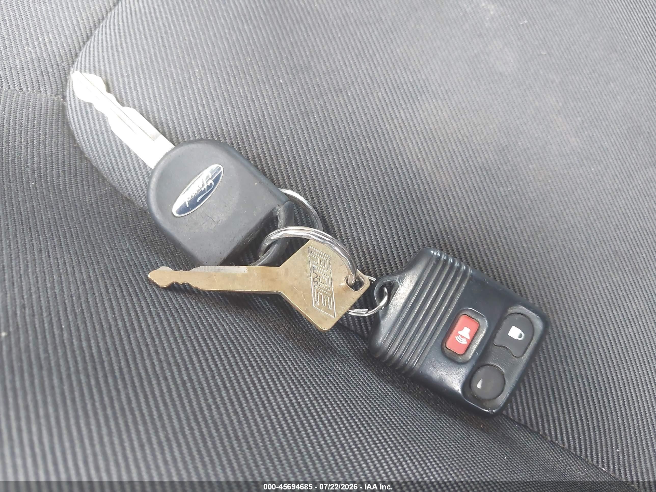 2002 Ford Explorer Sport Trac   Silver vin: 1FMZU67E02UB26530