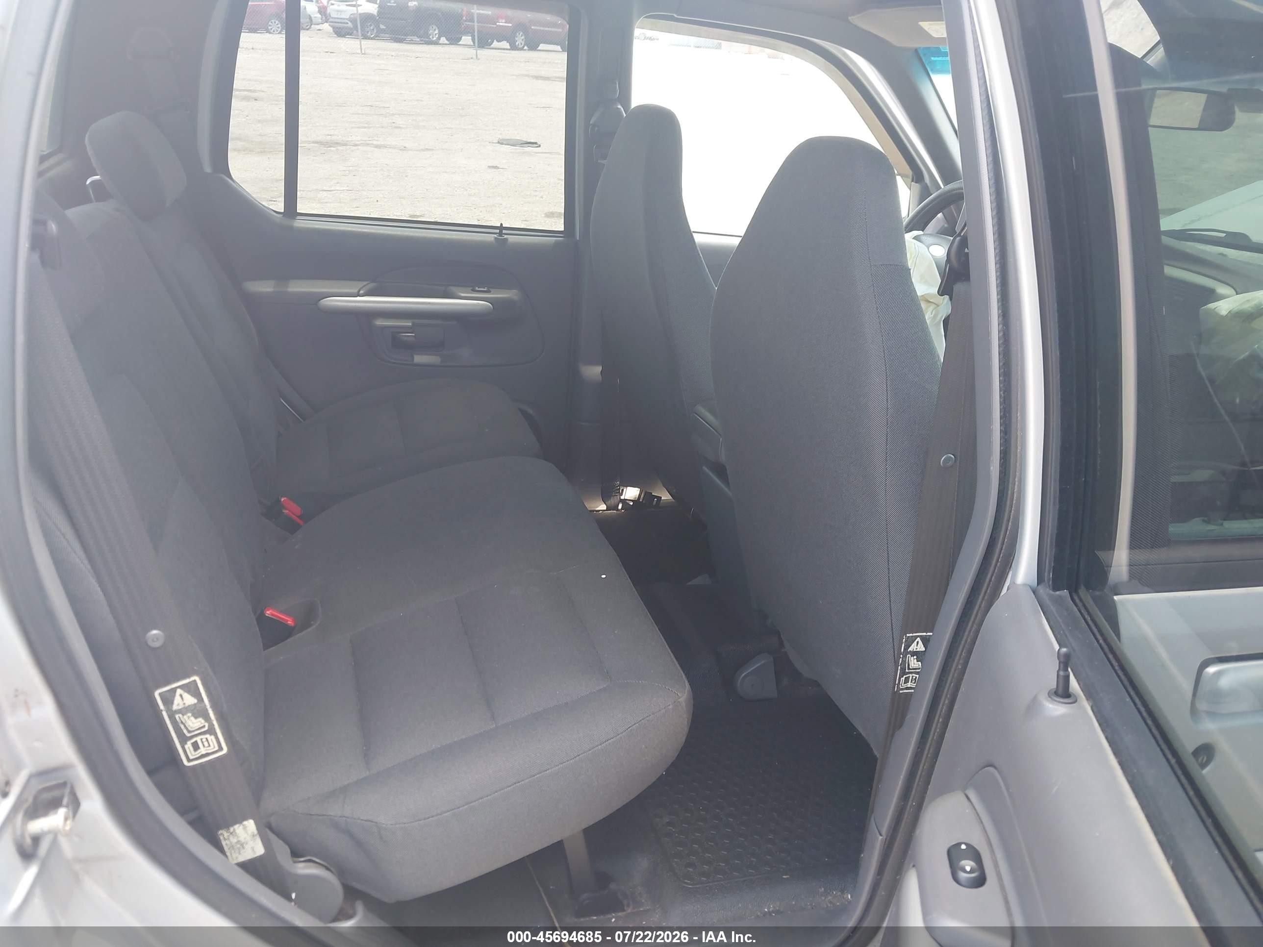 2002 Ford Explorer Sport Trac   Silver vin: 1FMZU67E02UB26530