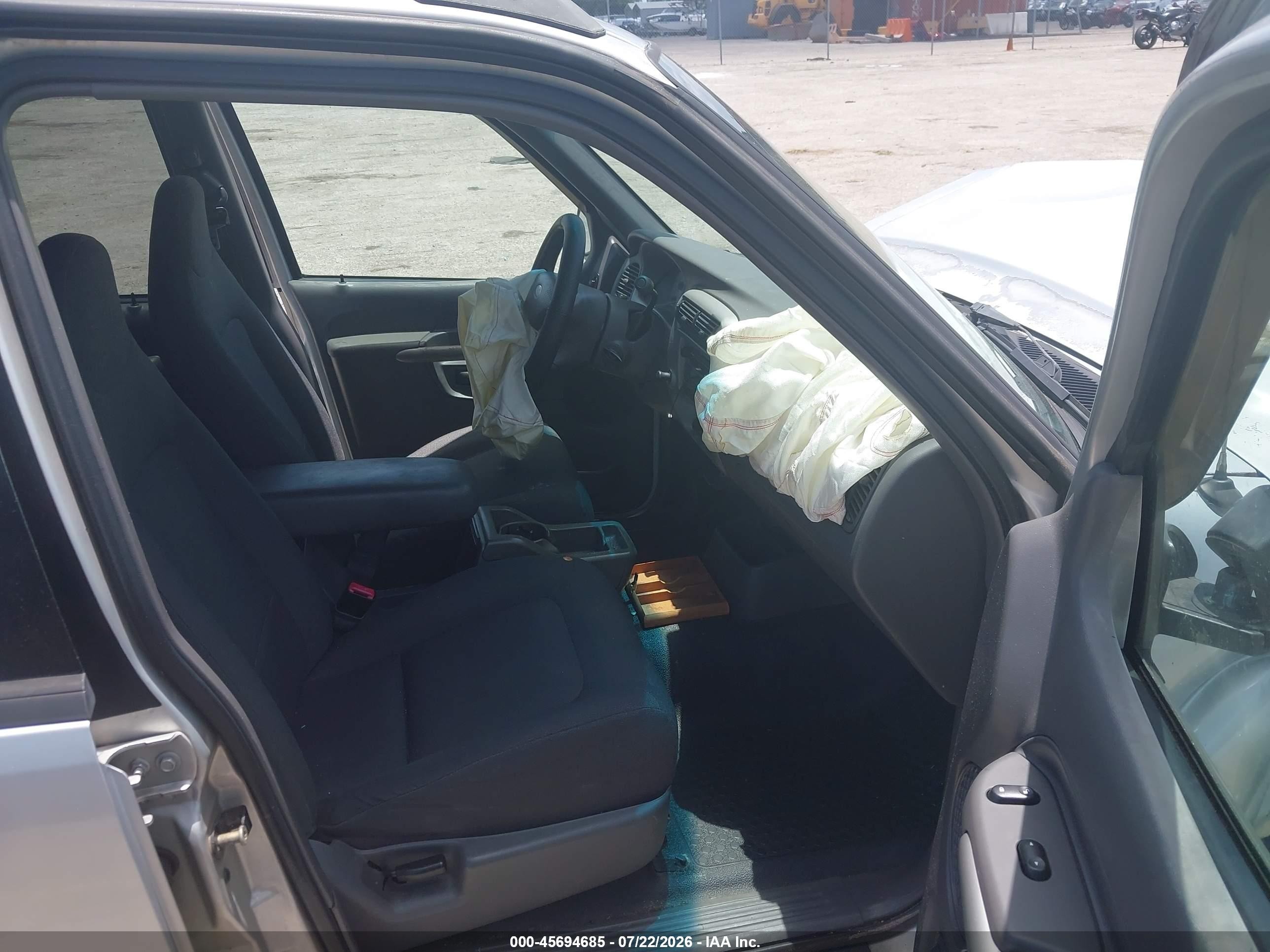 2002 Ford Explorer Sport Trac   Silver vin: 1FMZU67E02UB26530