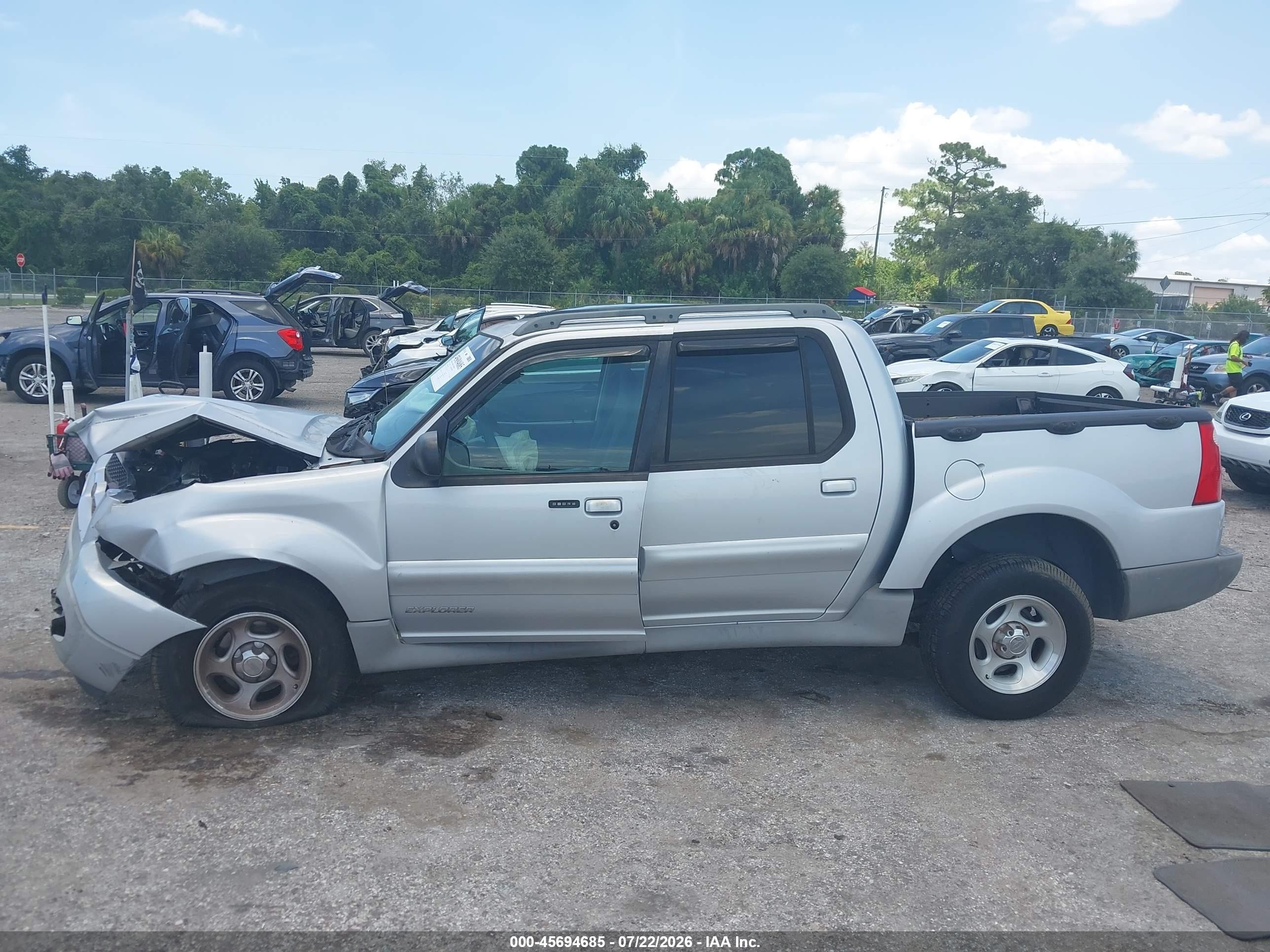 2002 Ford Explorer Sport Trac   Silver vin: 1FMZU67E02UB26530