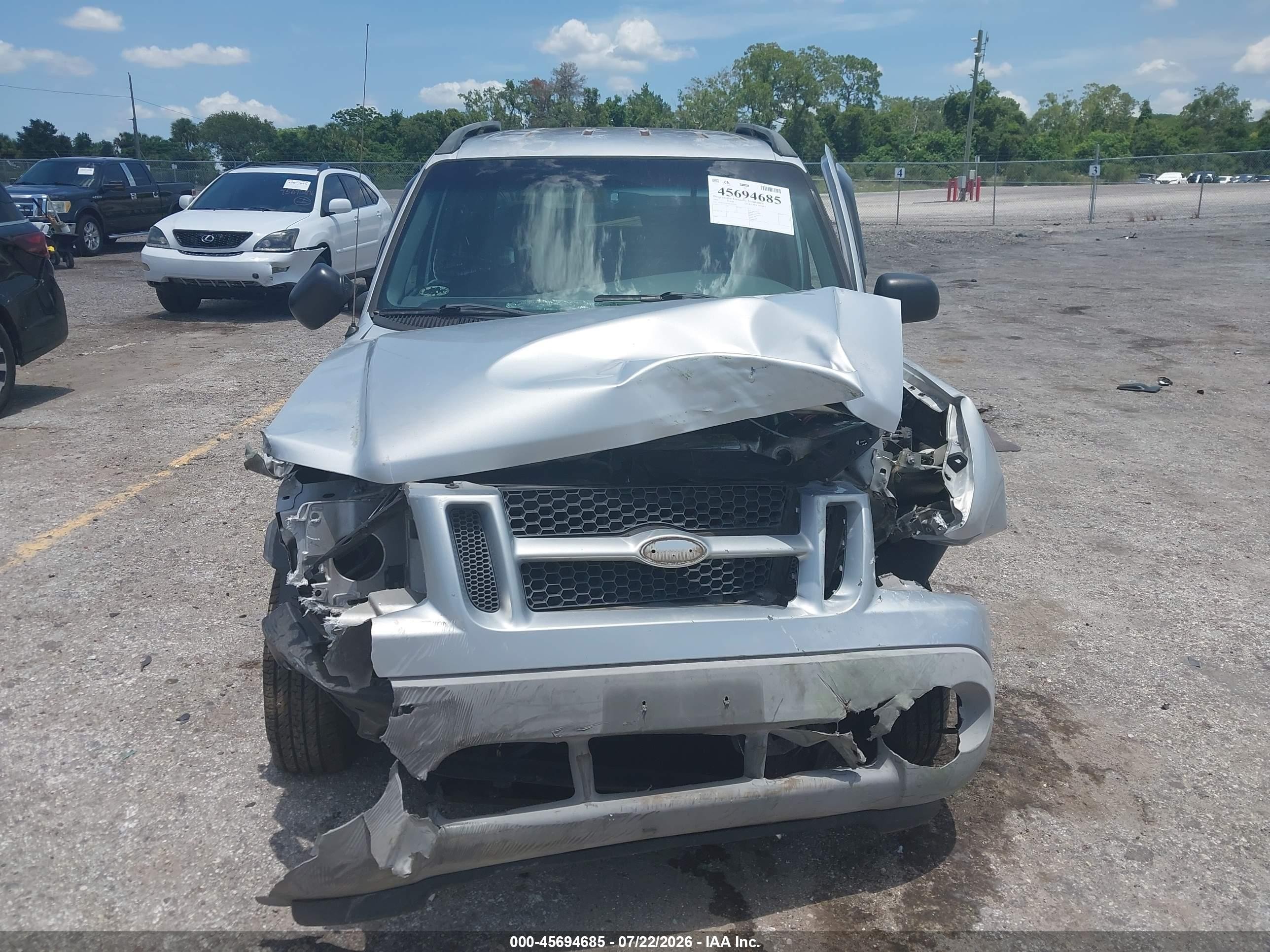 2002 Ford Explorer Sport Trac   Silver vin: 1FMZU67E02UB26530