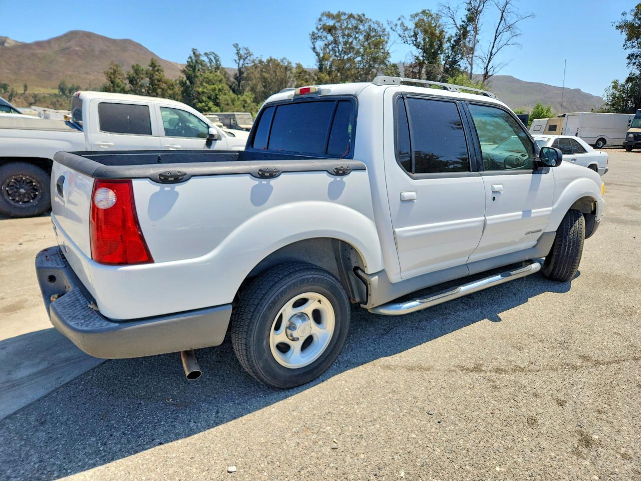 2002 Ford Explorer Sport Trac White vin: 1FMZU67E02UB30397