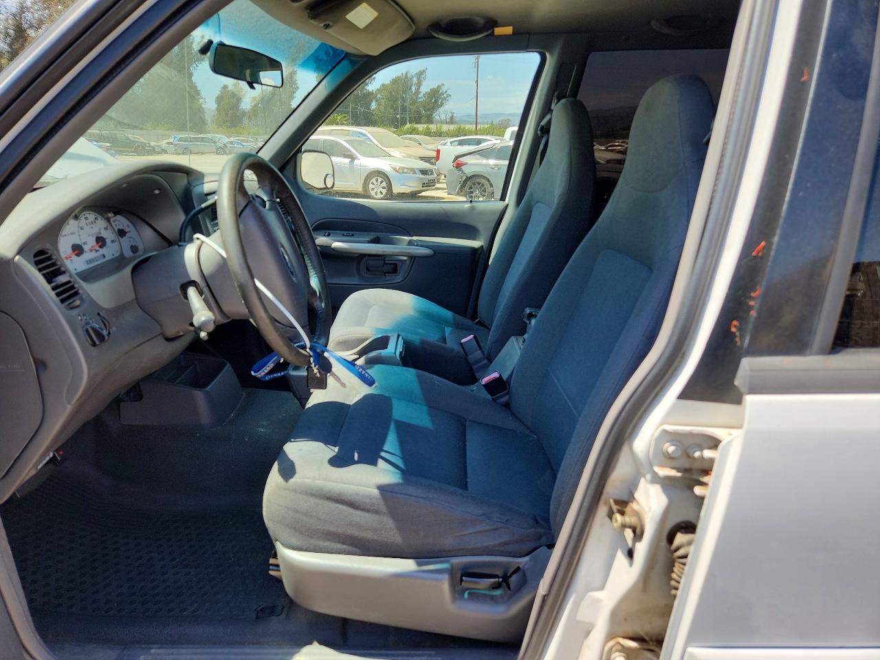 2002 Ford Explorer Sport Trac White vin: 1FMZU67E02UB30397