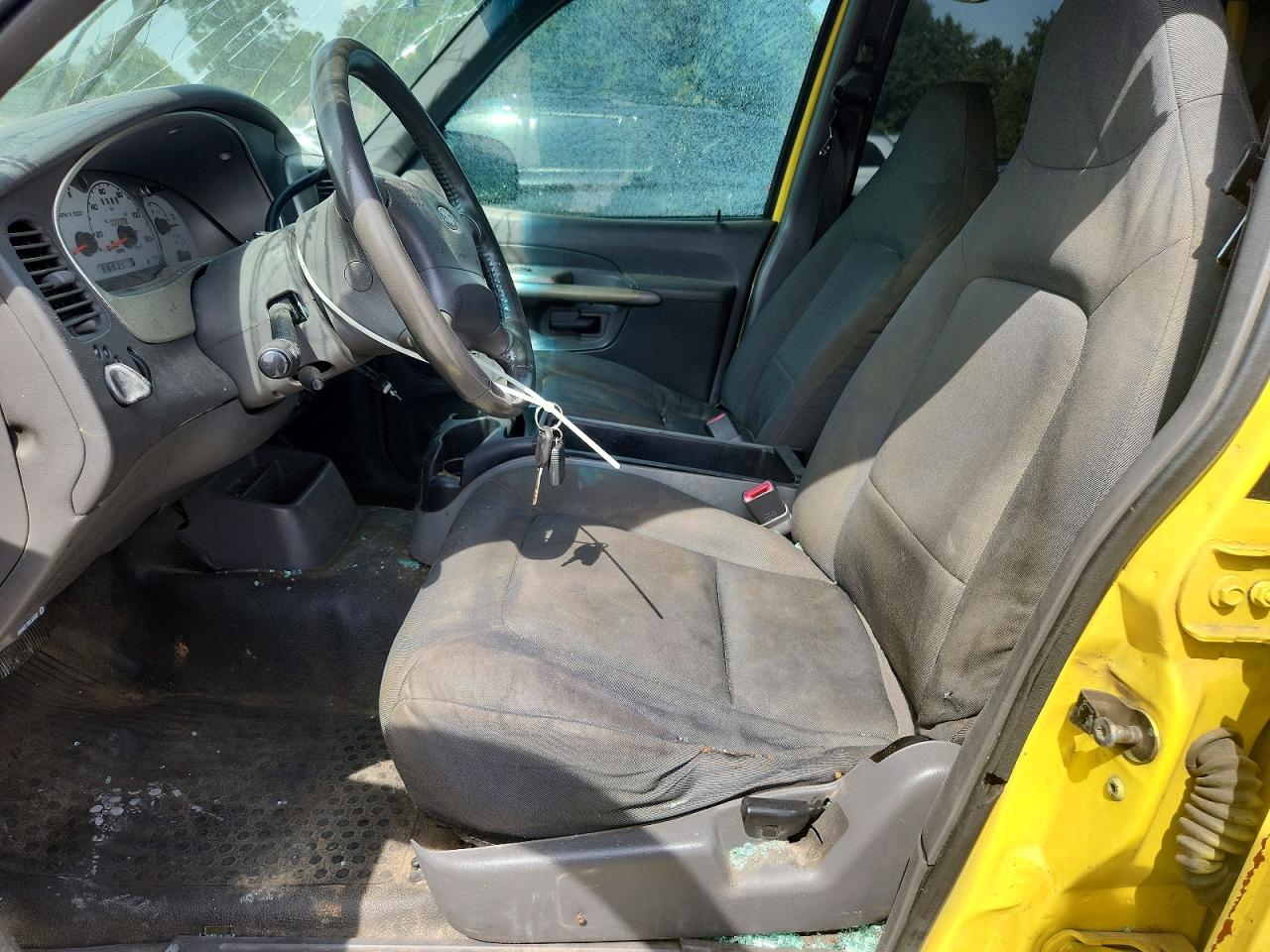 2002 Ford Explorer Sport Trac Yellow vin: 1FMZU67E02UD40305