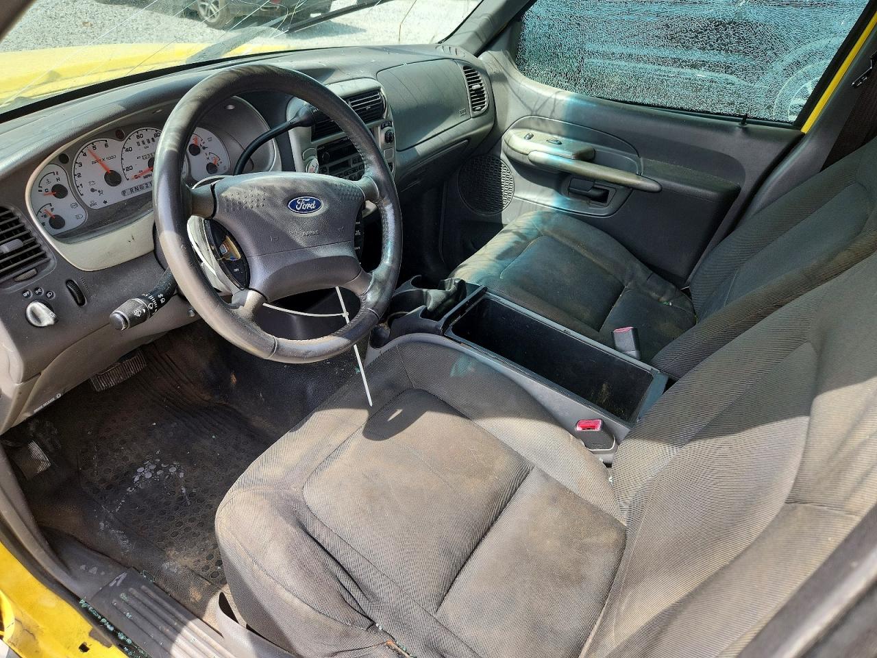 2002 Ford Explorer Sport Trac Yellow vin: 1FMZU67E02UD40305