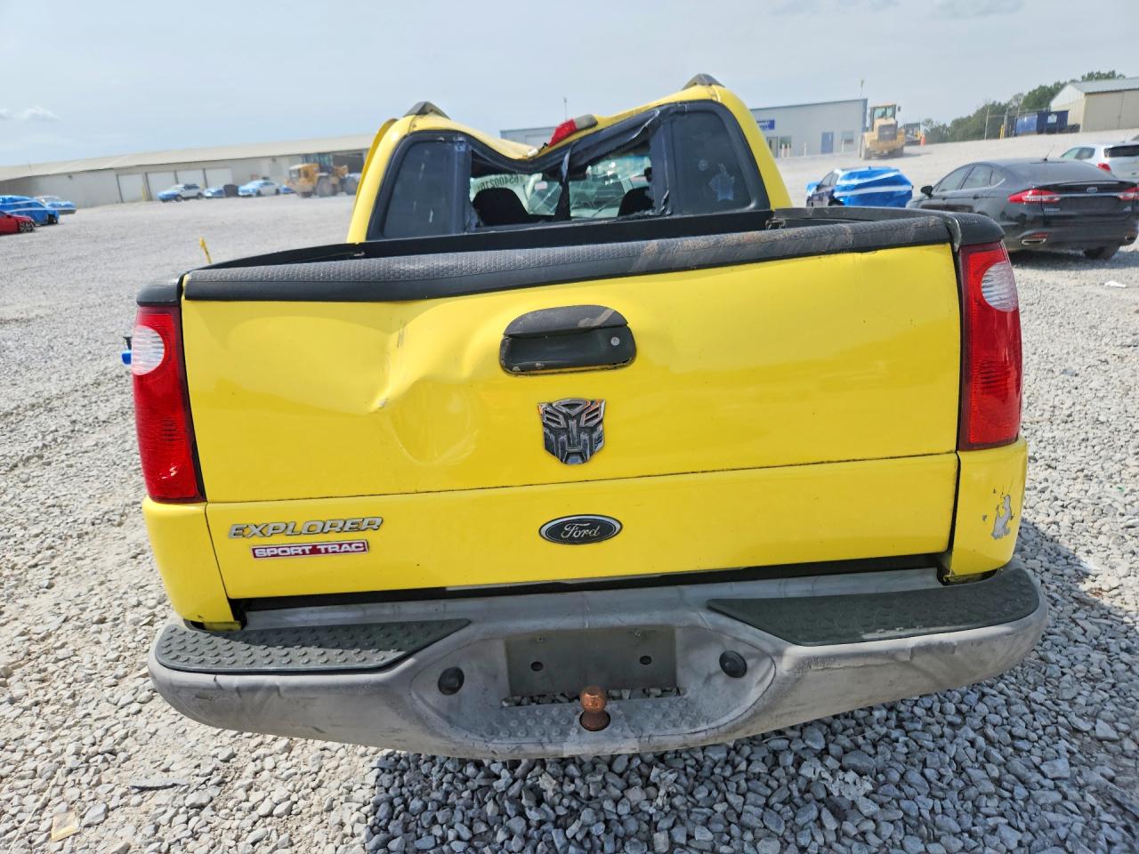 2002 Ford Explorer Sport Trac Yellow vin: 1FMZU67E02UD40305