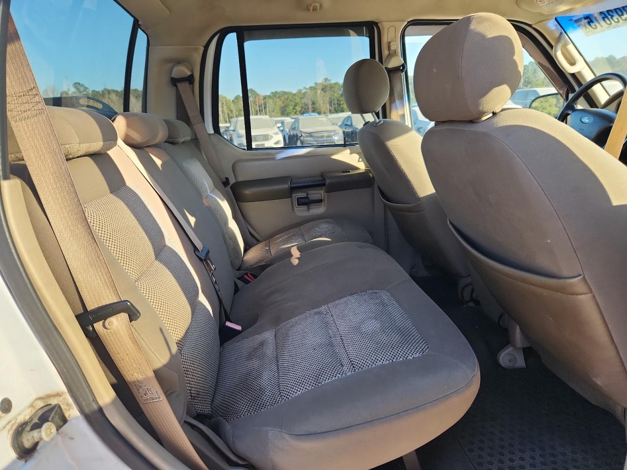2003 Ford Explorer Sport Trac White vin: 1FMZU67E03UB28683
