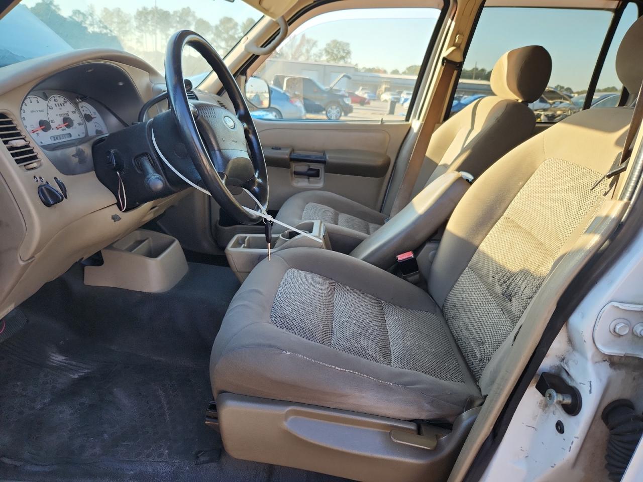 2003 Ford Explorer Sport Trac White vin: 1FMZU67E03UB28683