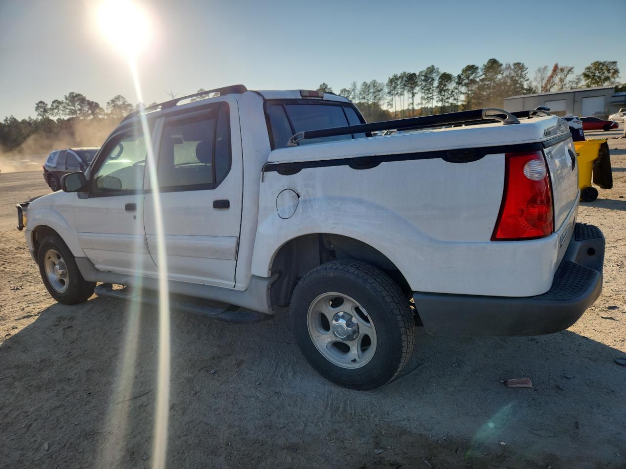 2003 Ford Explorer Sport Trac White vin: 1FMZU67E03UB28683