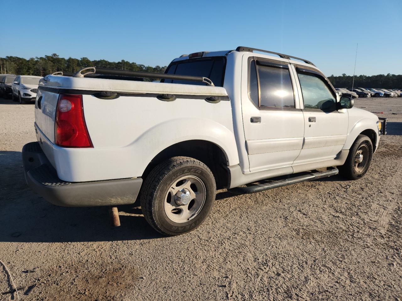 2003 Ford Explorer Sport Trac White vin: 1FMZU67E03UB28683