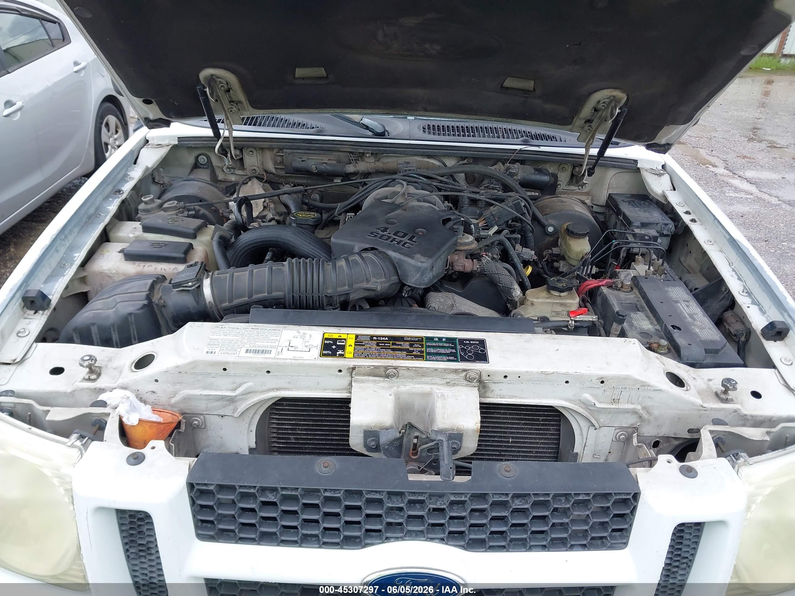 2003 Ford Explorer Sport Trac Xls/xlt White vin: 1FMZU67E03UB74224
