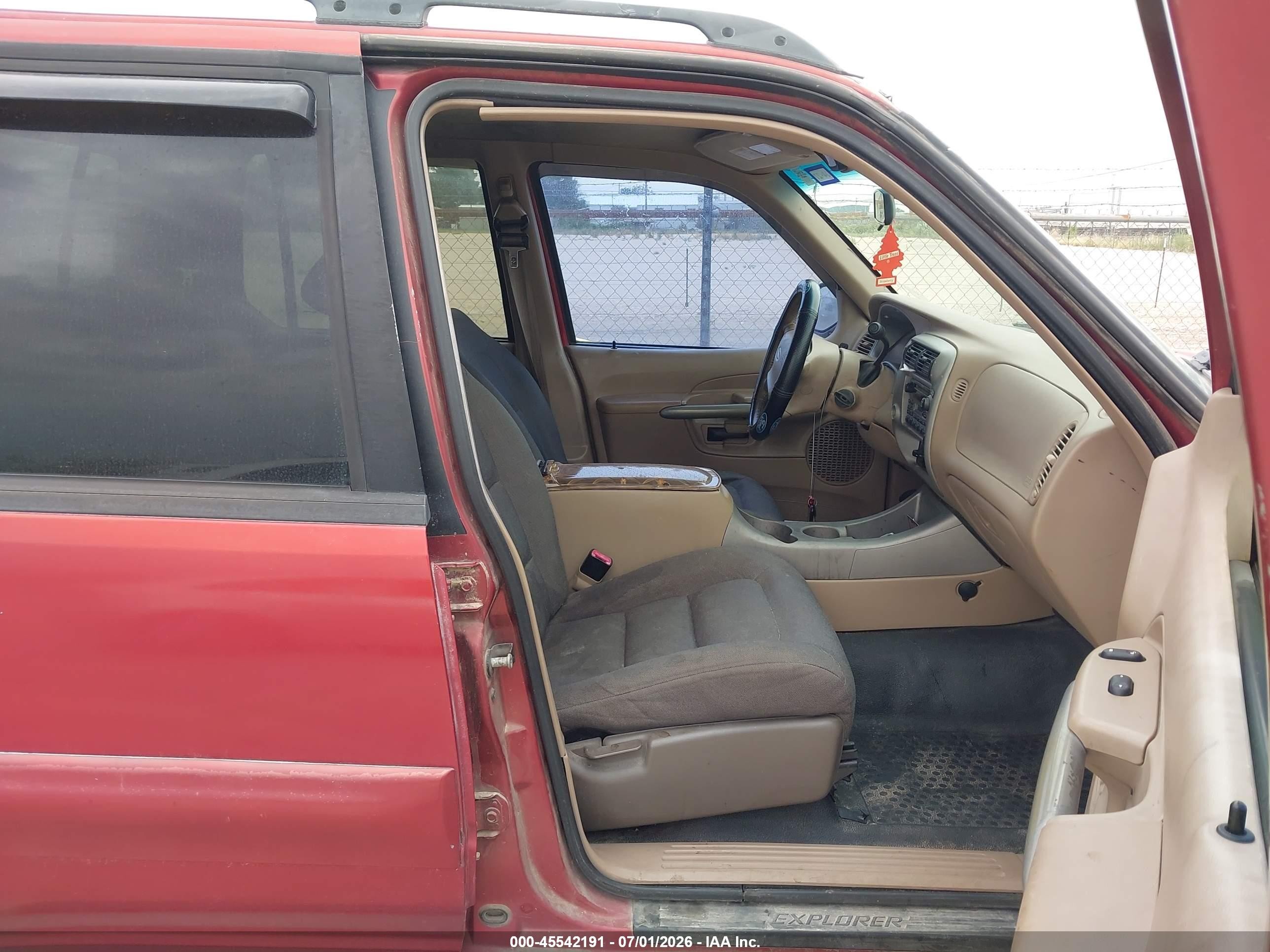 2001 Ford Explorer Sport Trac   Красный vin: 1FMZU67E11UB39799