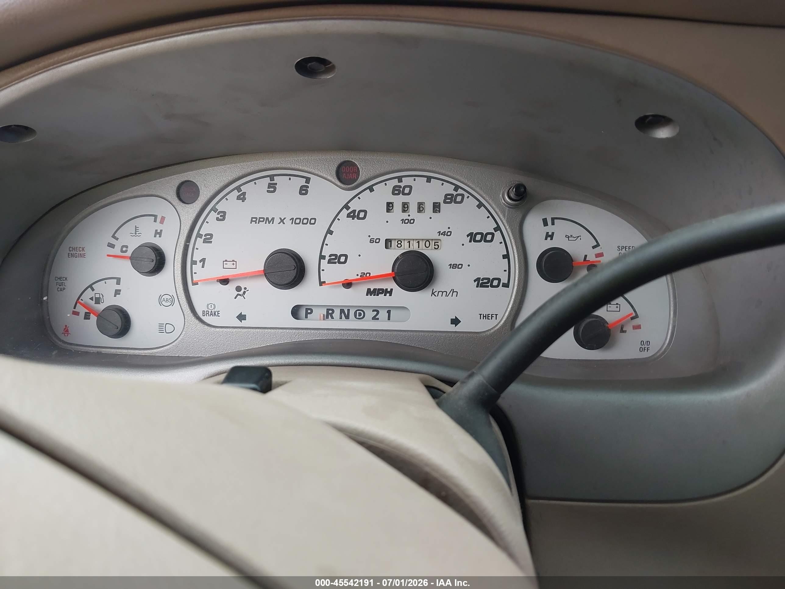 2001 Ford Explorer Sport Trac   Красный vin: 1FMZU67E11UB39799