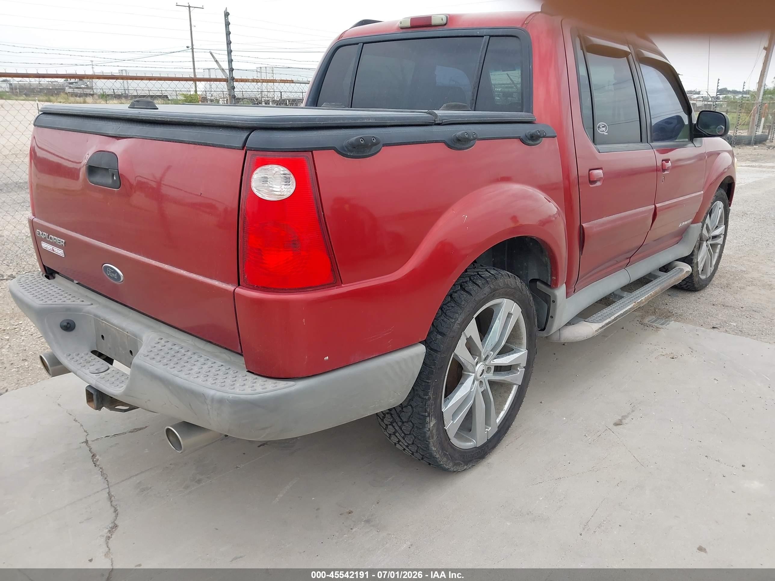 2001 Ford Explorer Sport Trac   Красный vin: 1FMZU67E11UB39799
