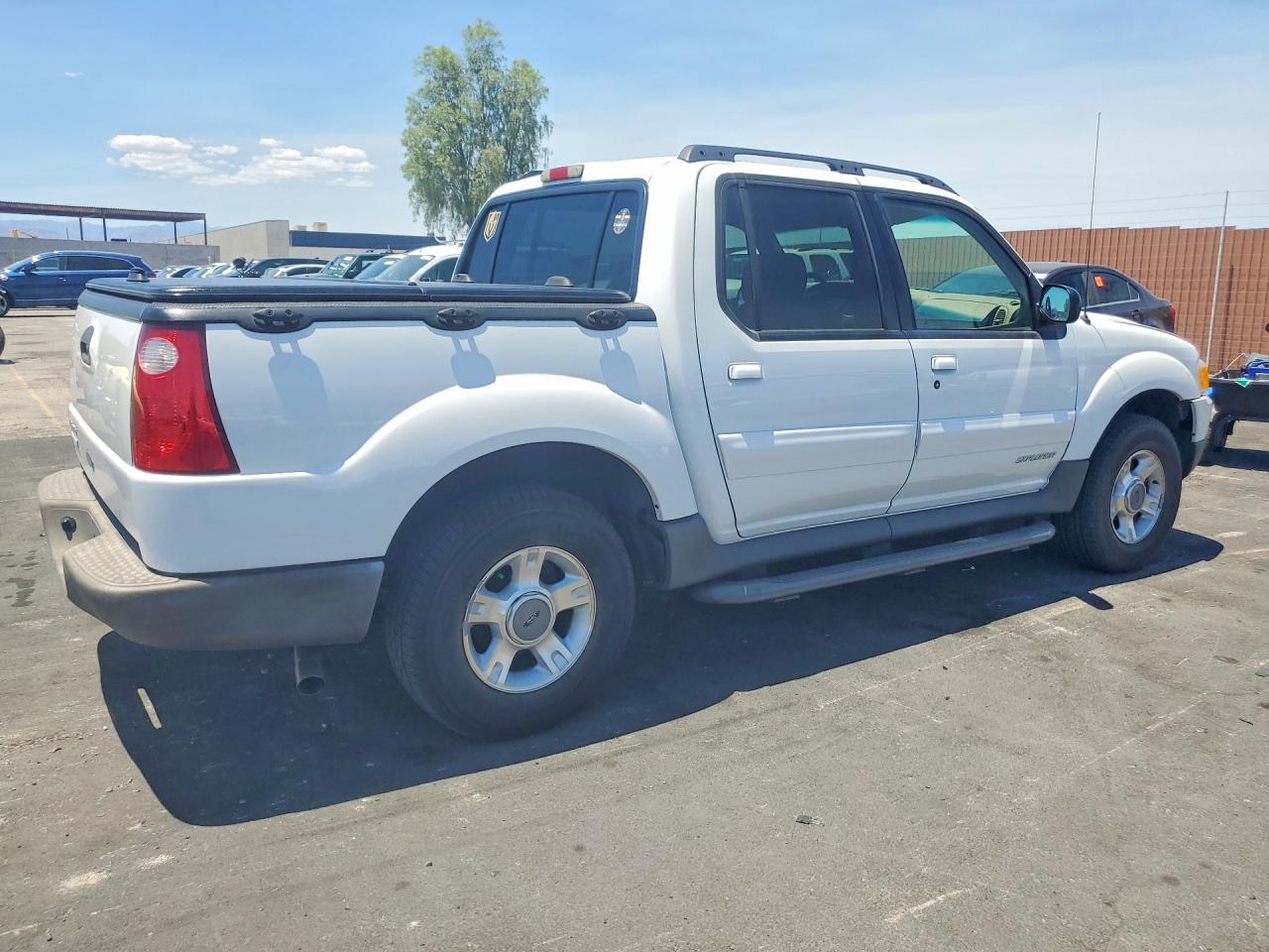 2001 Ford Explorer Sport Trac White vin: 1FMZU67E11UB95757
