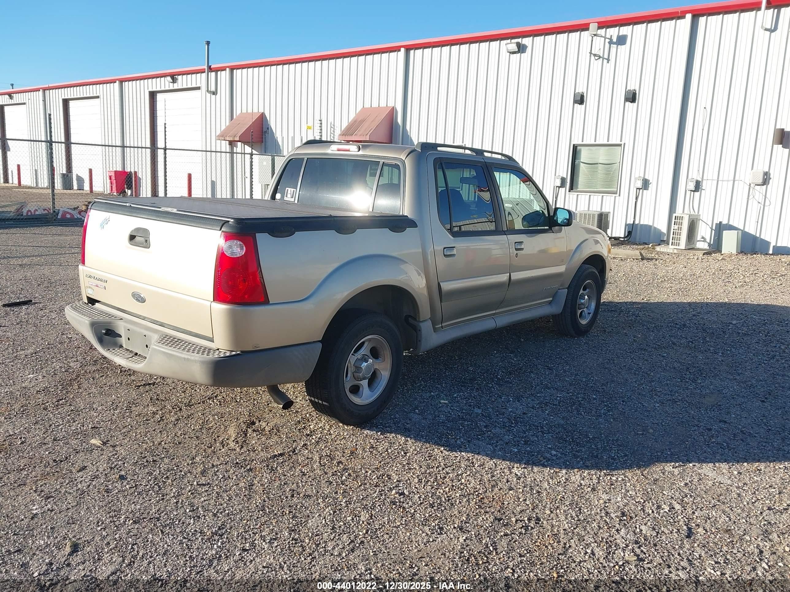 2002 Ford Explorer Sport Trac   Желто-коричневый vin: 1FMZU67E12UB98398