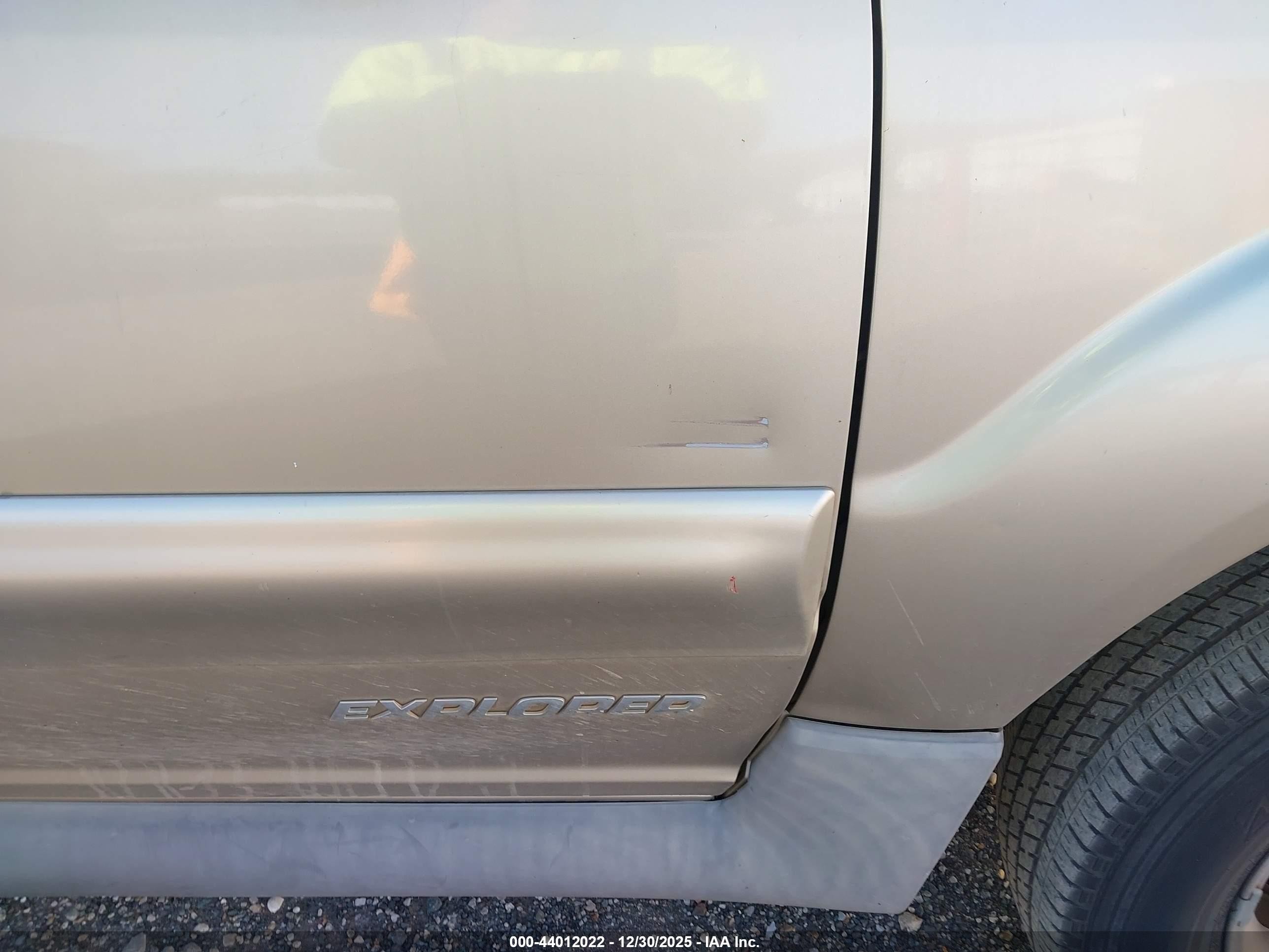 2002 Ford Explorer Sport Trac   Желто-коричневый vin: 1FMZU67E12UB98398