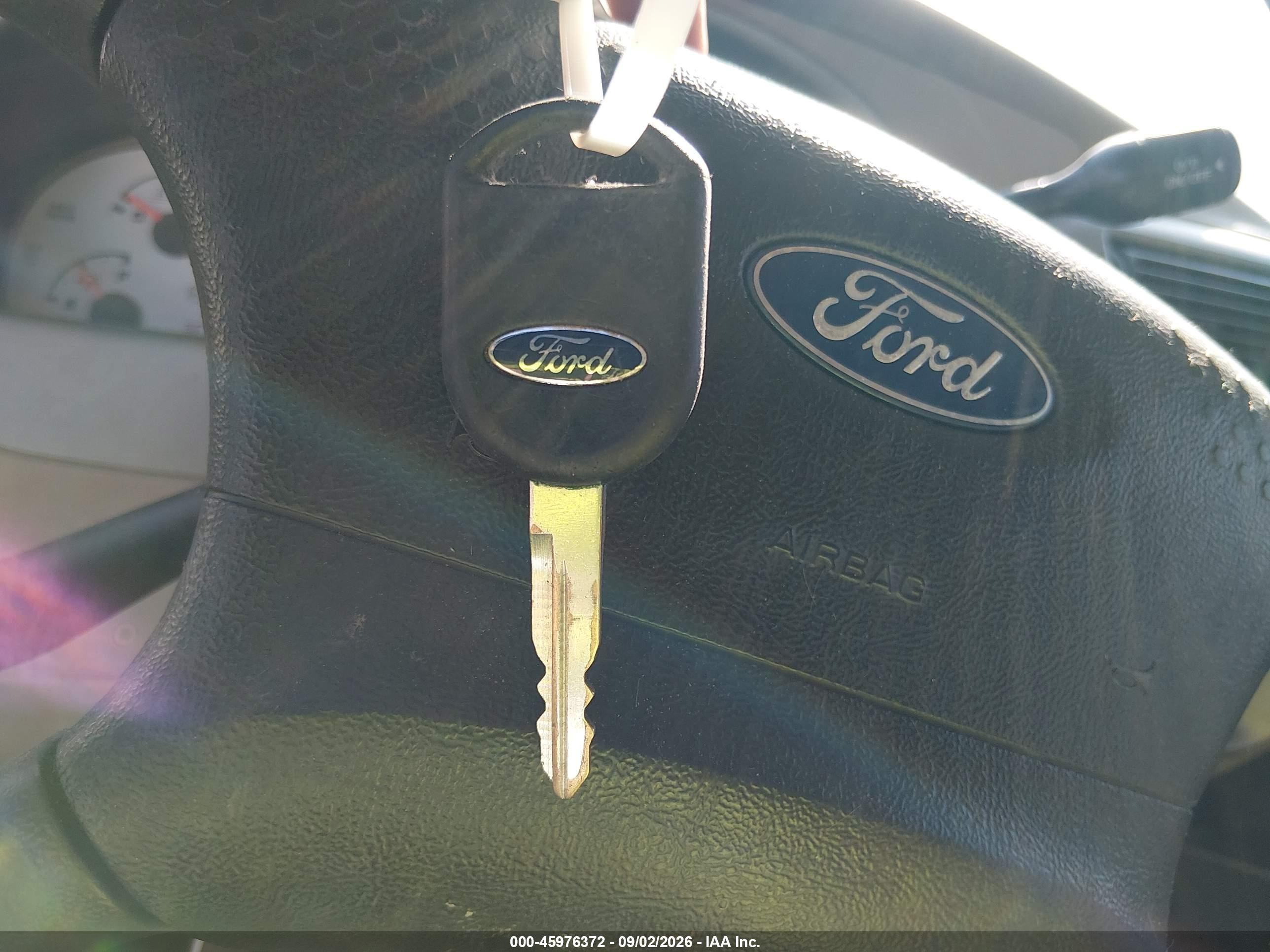 2003 Ford Explorer Sport Trac Xls/xlt Белый vin: 1FMZU67E13UC50386