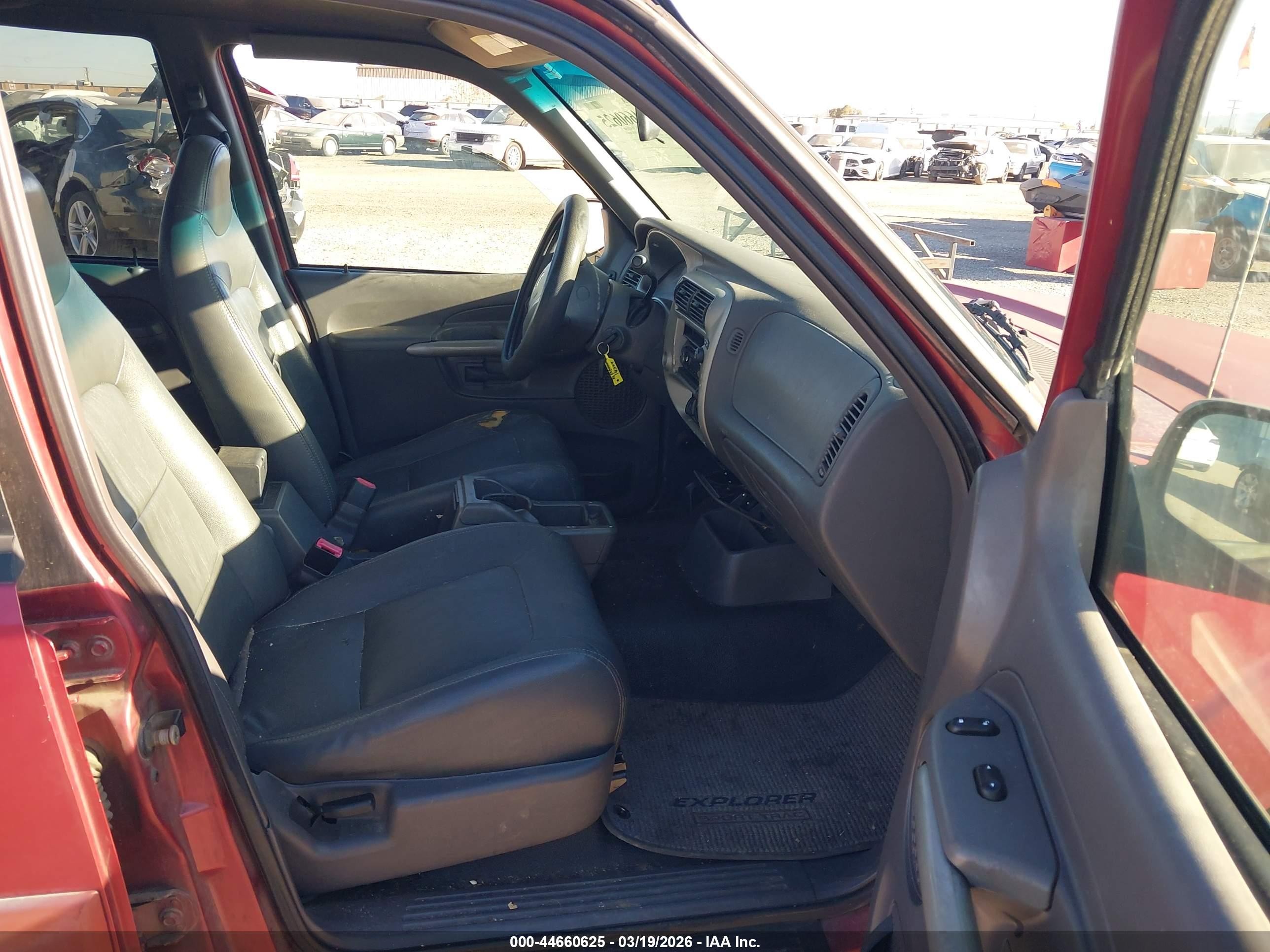 2002 Ford Explorer Sport Trac   Maroon vin: 1FMZU67E22UC38732