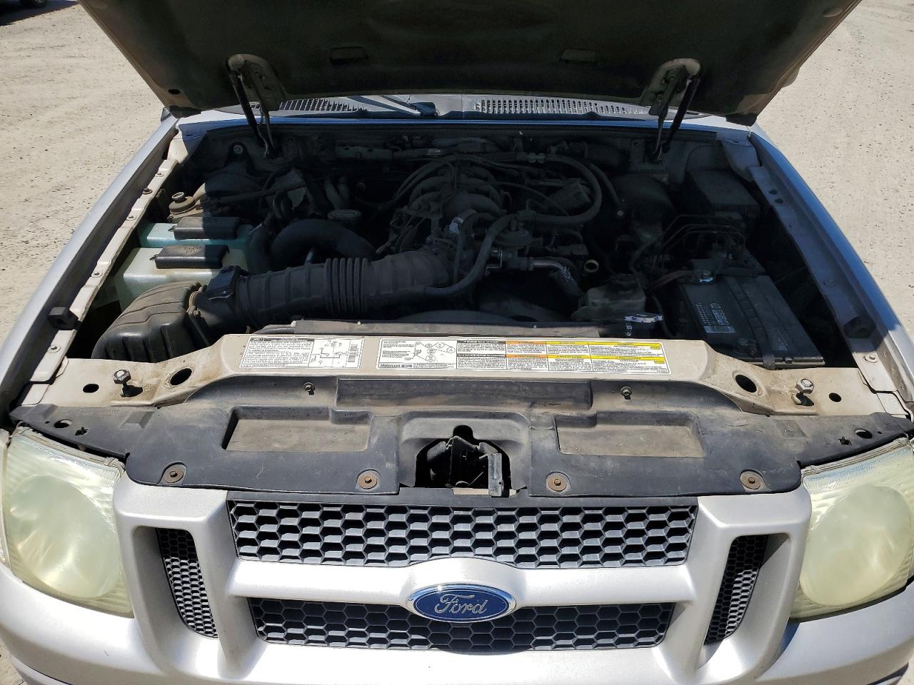 2002 Ford Explorer Sport Trac Серебряный vin: 1FMZU67E22UC69396