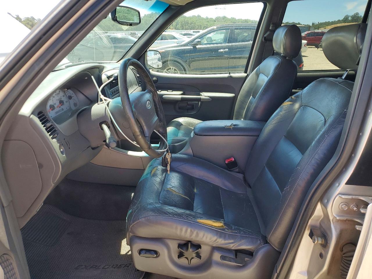 2002 Ford Explorer Sport Trac Серебряный vin: 1FMZU67E22UC69396
