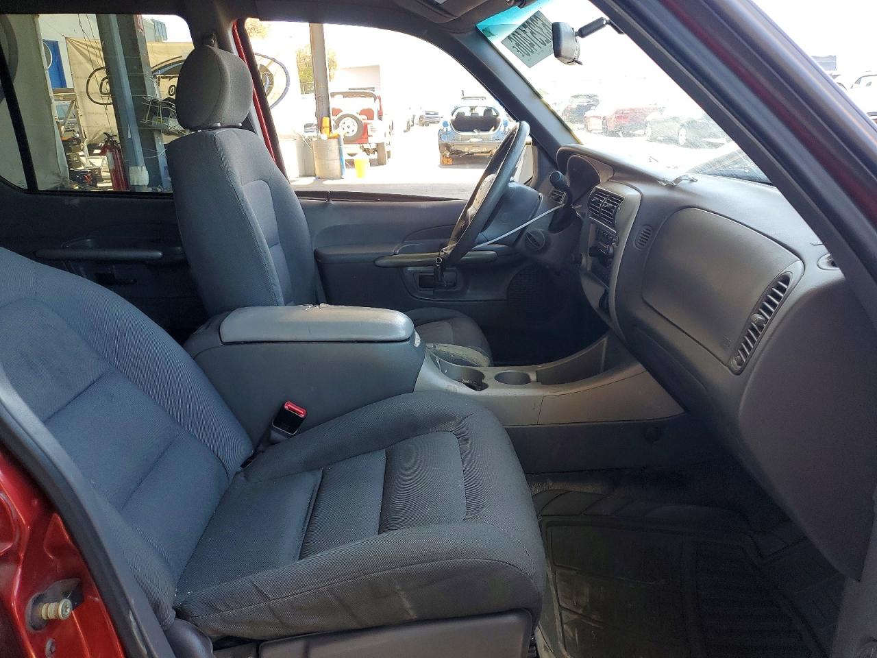 2001 Ford Explorer Sport Trac Red vin: 1FMZU67E31UB76563