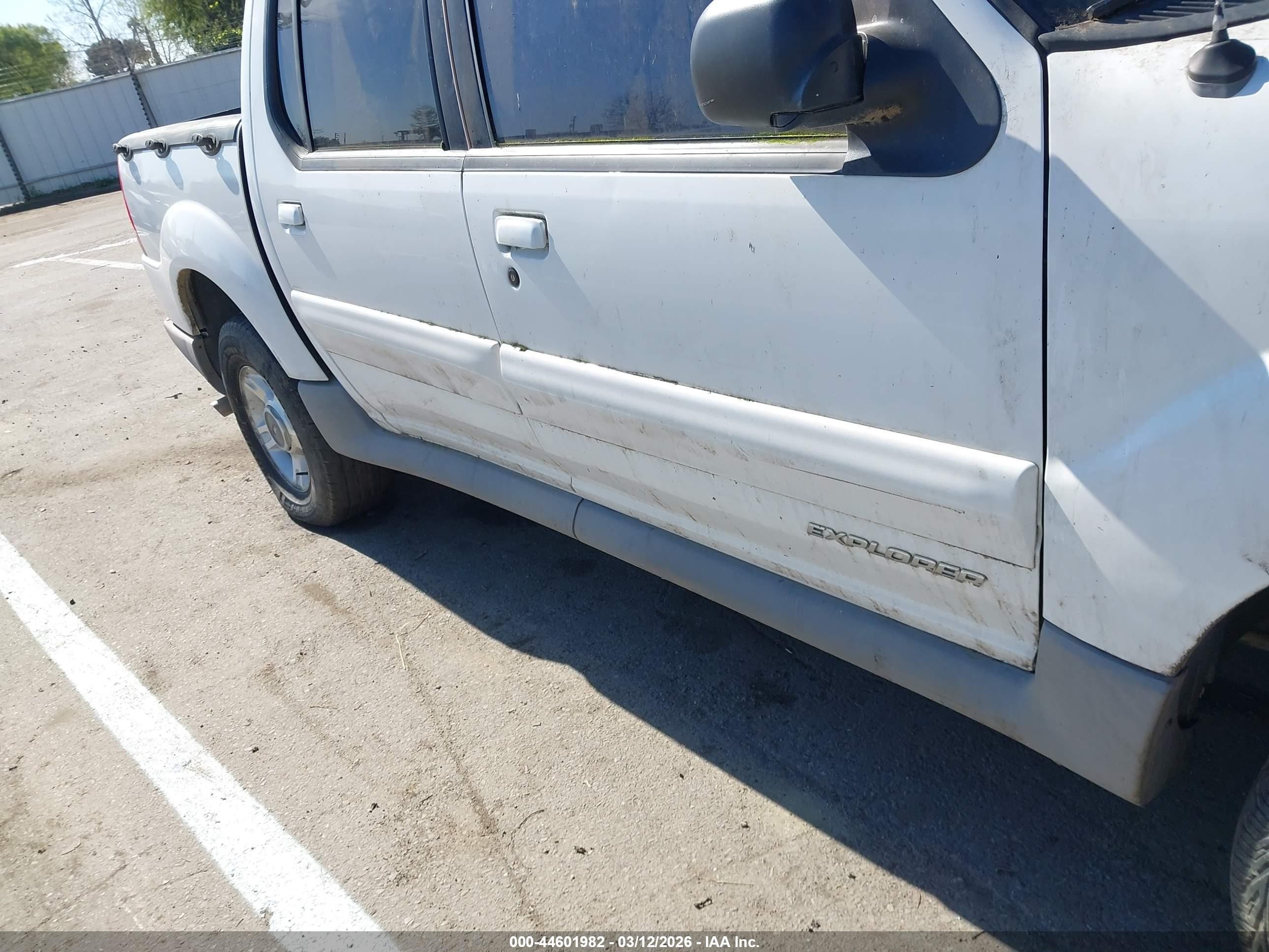 2001 Ford Explorer Sport Trac   Белый vin: 1FMZU67E31UB96439